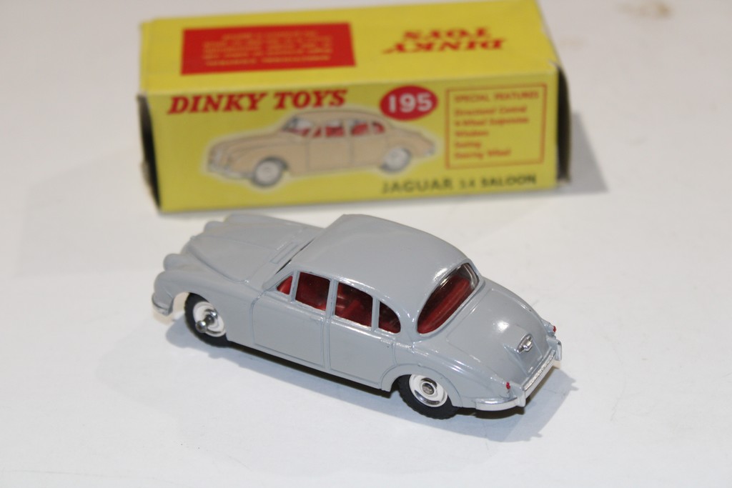 Jaguar 3.4 saloon DINKY TOYS 1/43