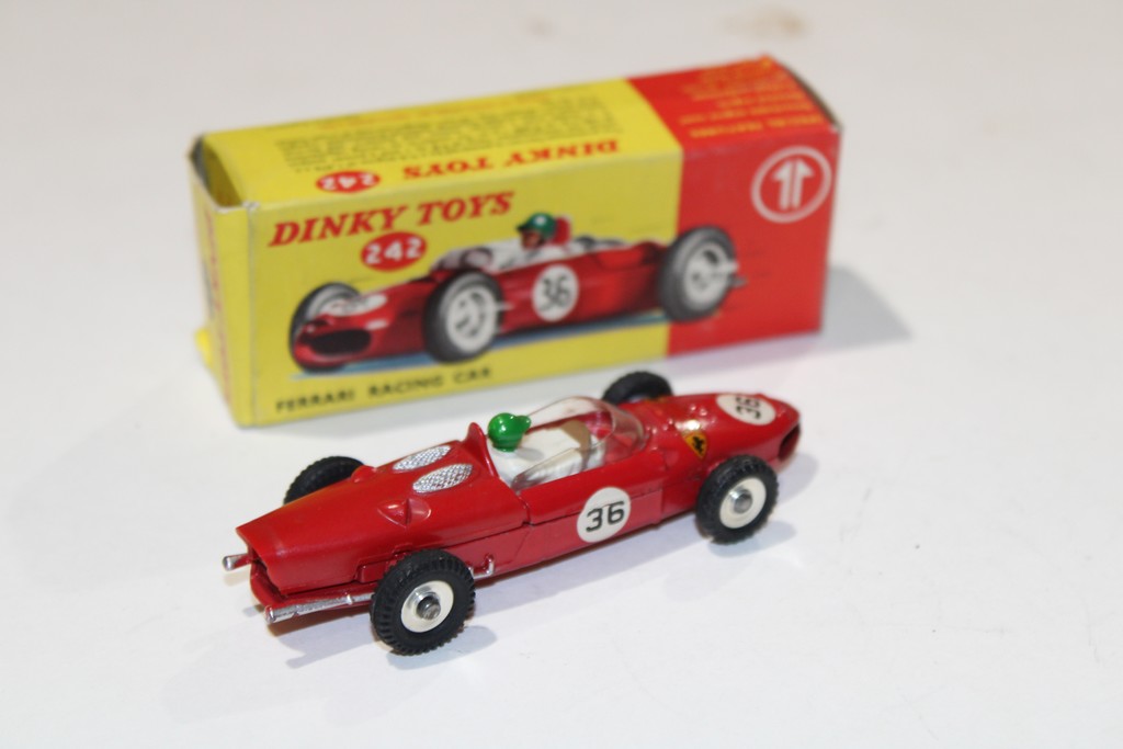 FERRARI RACING CAR DINKY TOYS 1/43