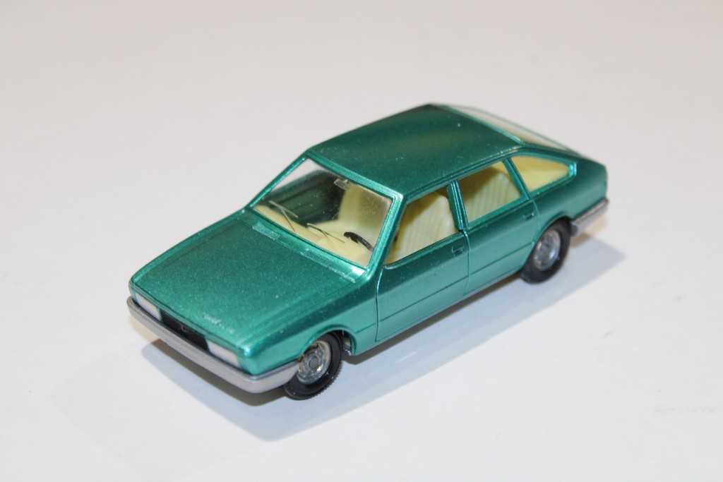 CHRYSLER 150 AUTO PILEN 1/43