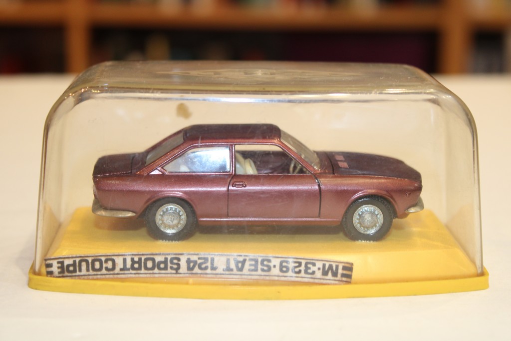 SEAT 124 SPORT COUPE PILEN 1/43