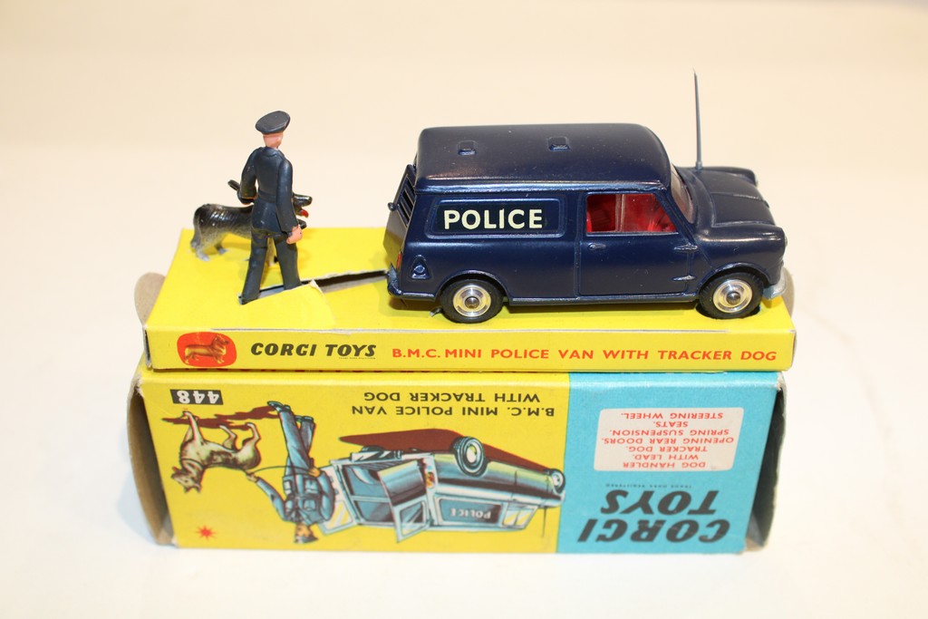 BMC MINI POLICE VAN WITH TRACKER DOG CORGI TOYS 1/43°