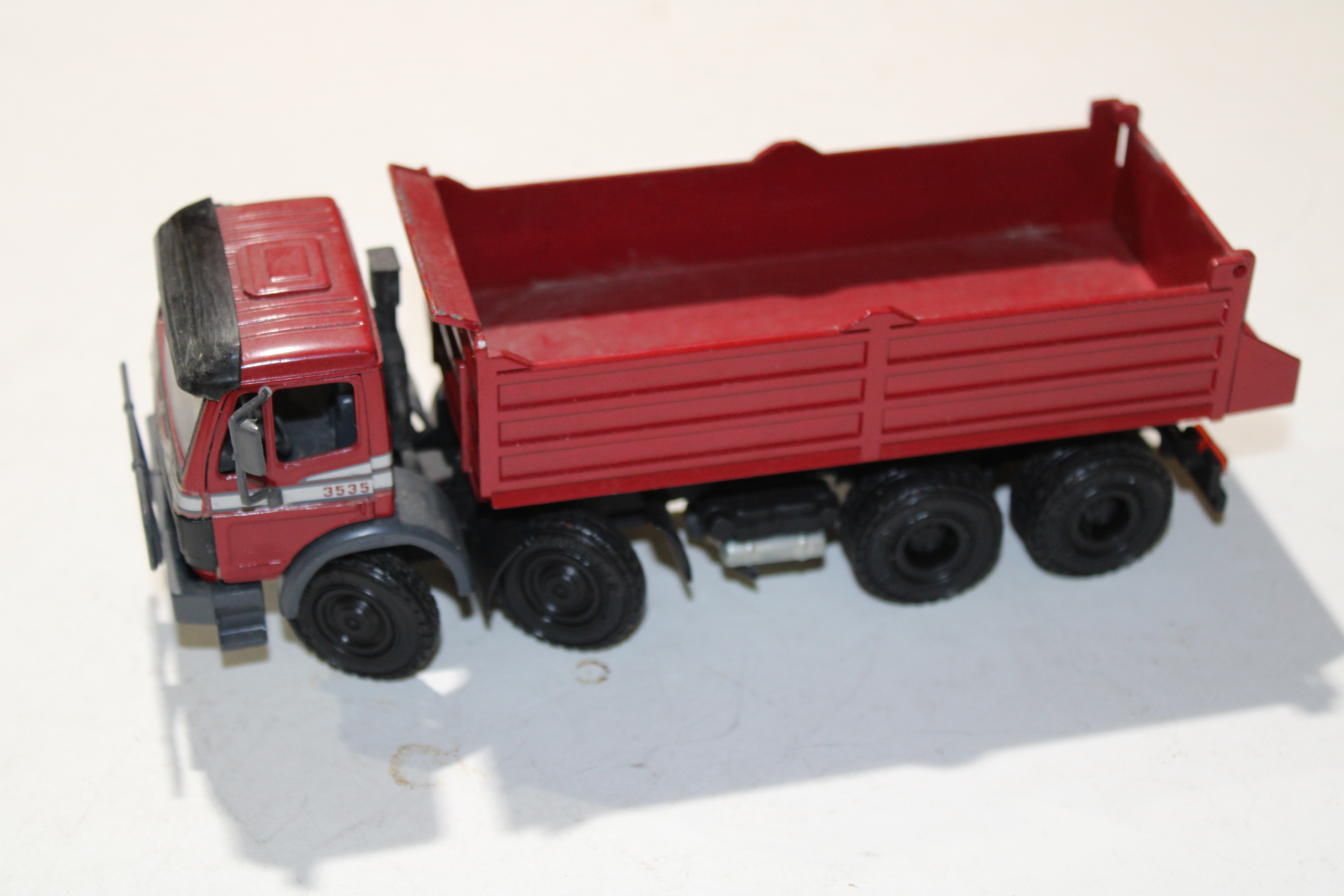 Camion benne Mercedes NZG 1/43°