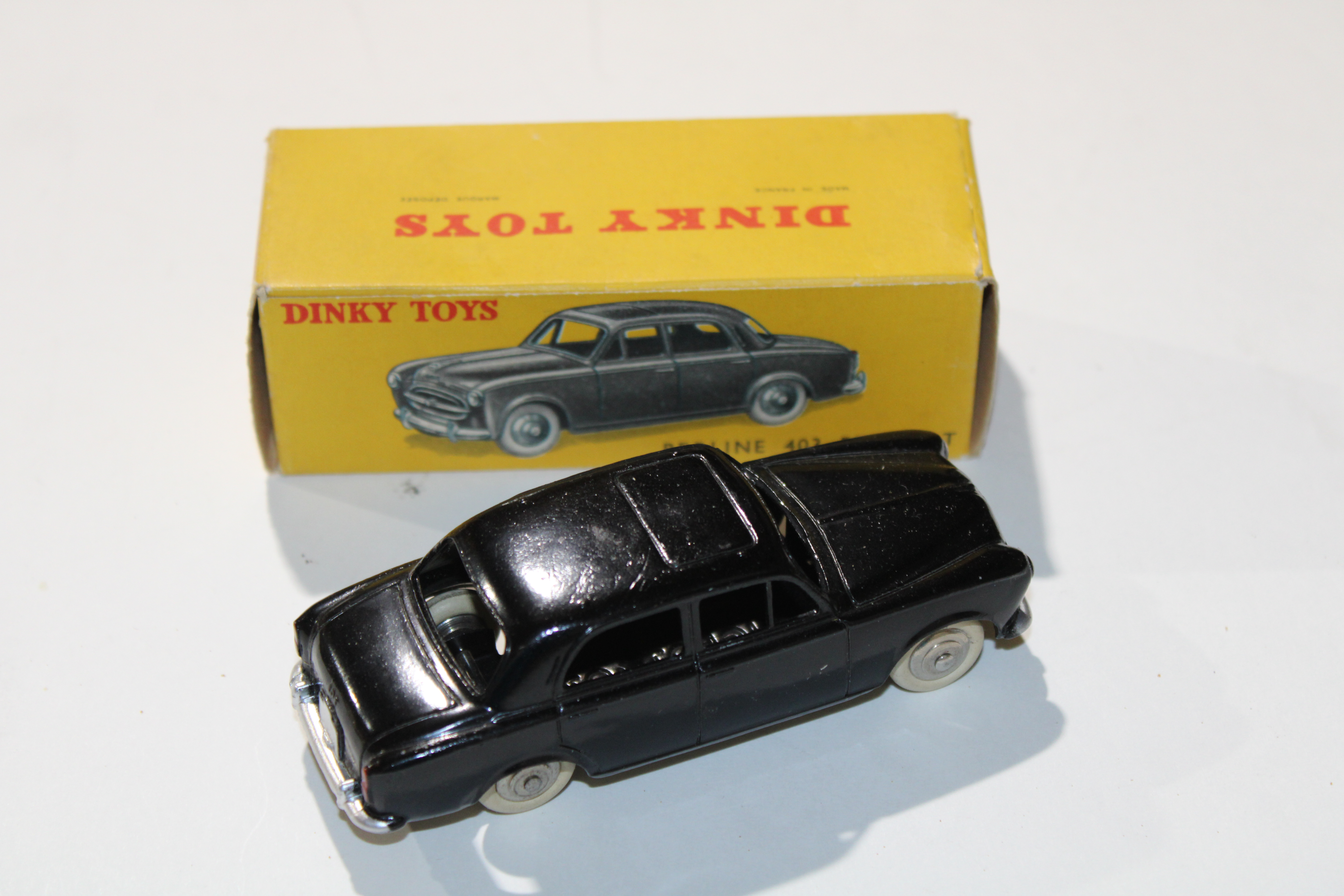 Peugeot 403 Berline Dinky Toys 1/43°