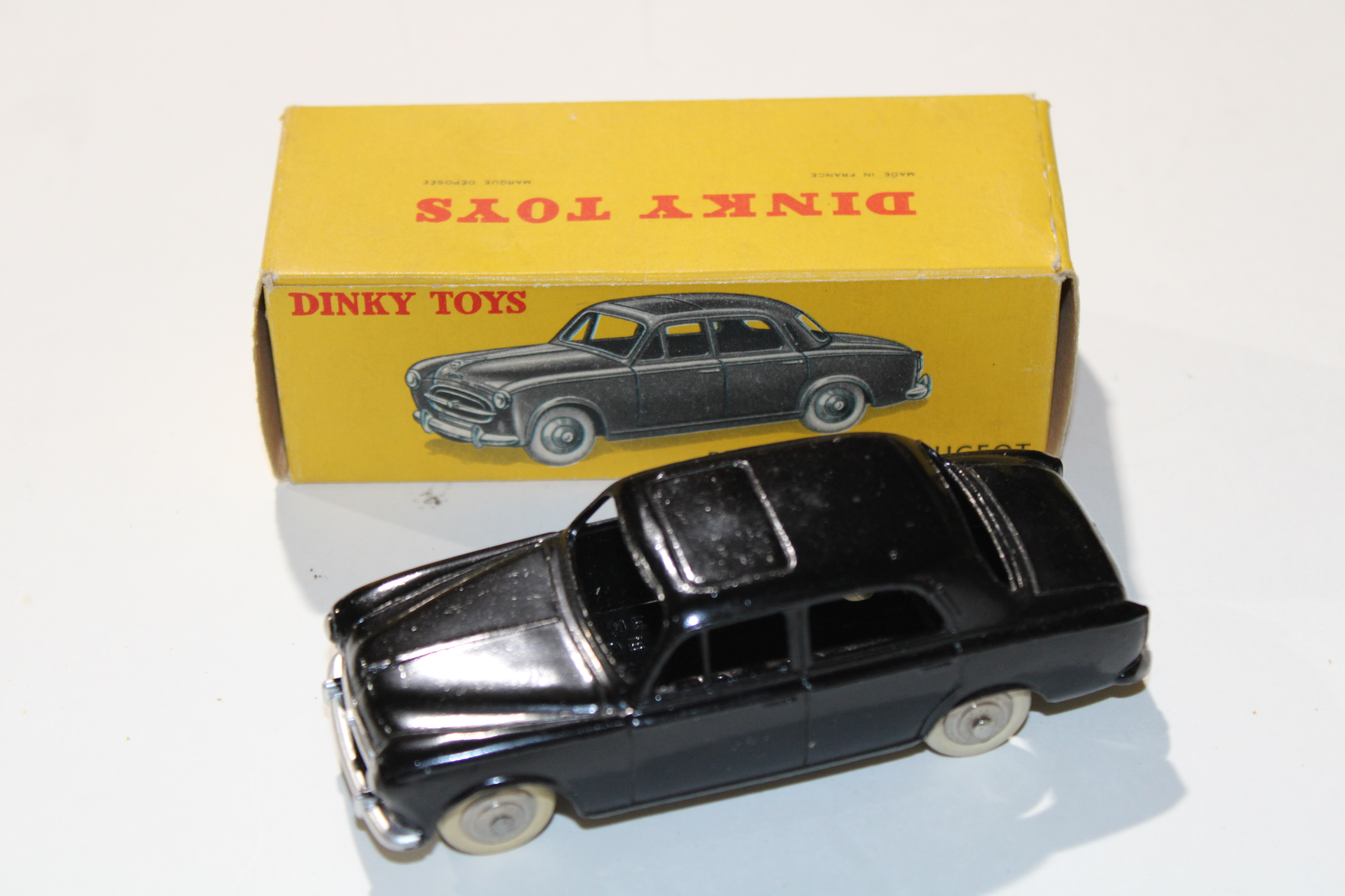 Peugeot 403 Berline Dinky Toys 1/43°