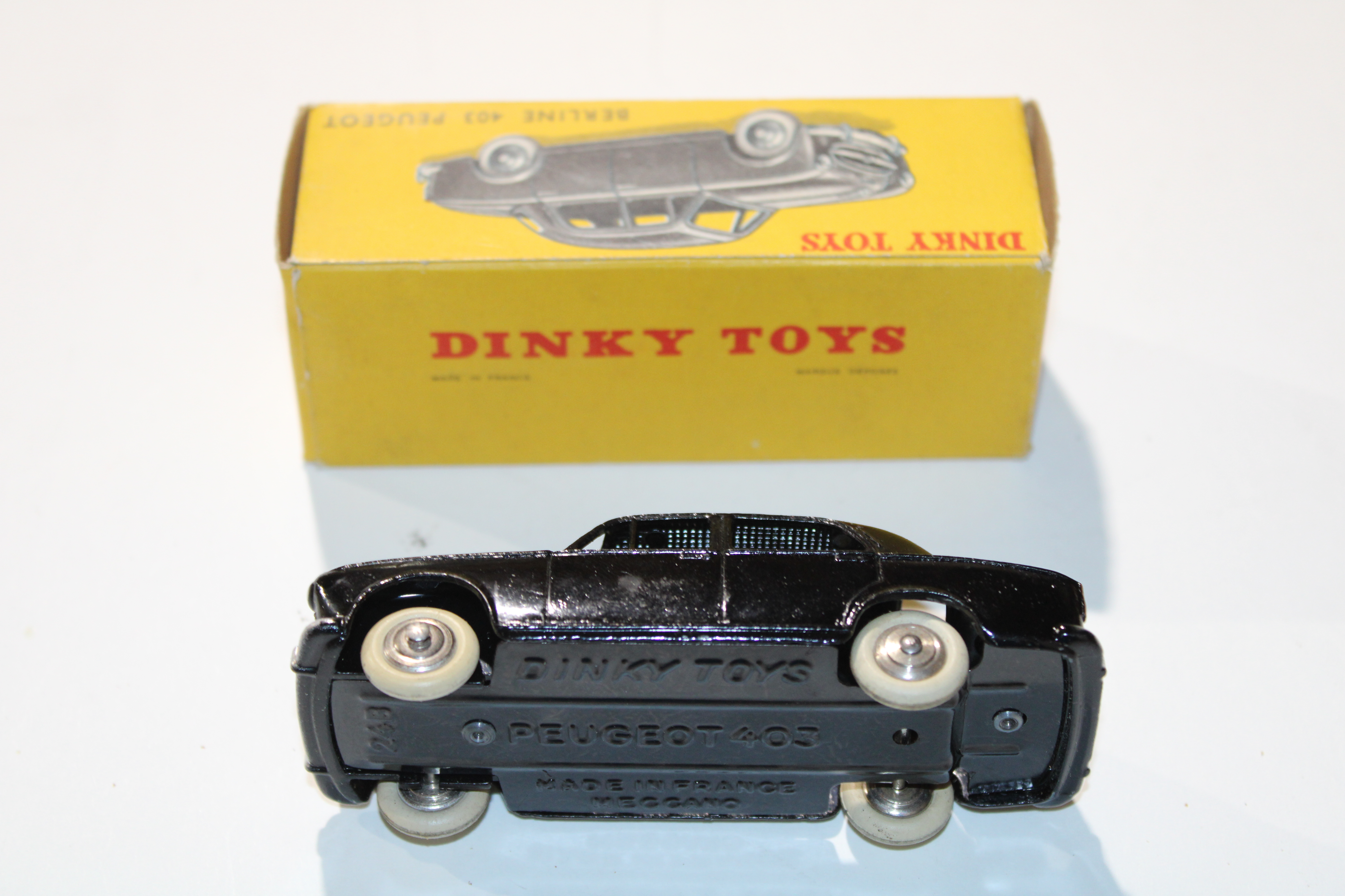 Peugeot 403 Berline Dinky Toys 1/43°