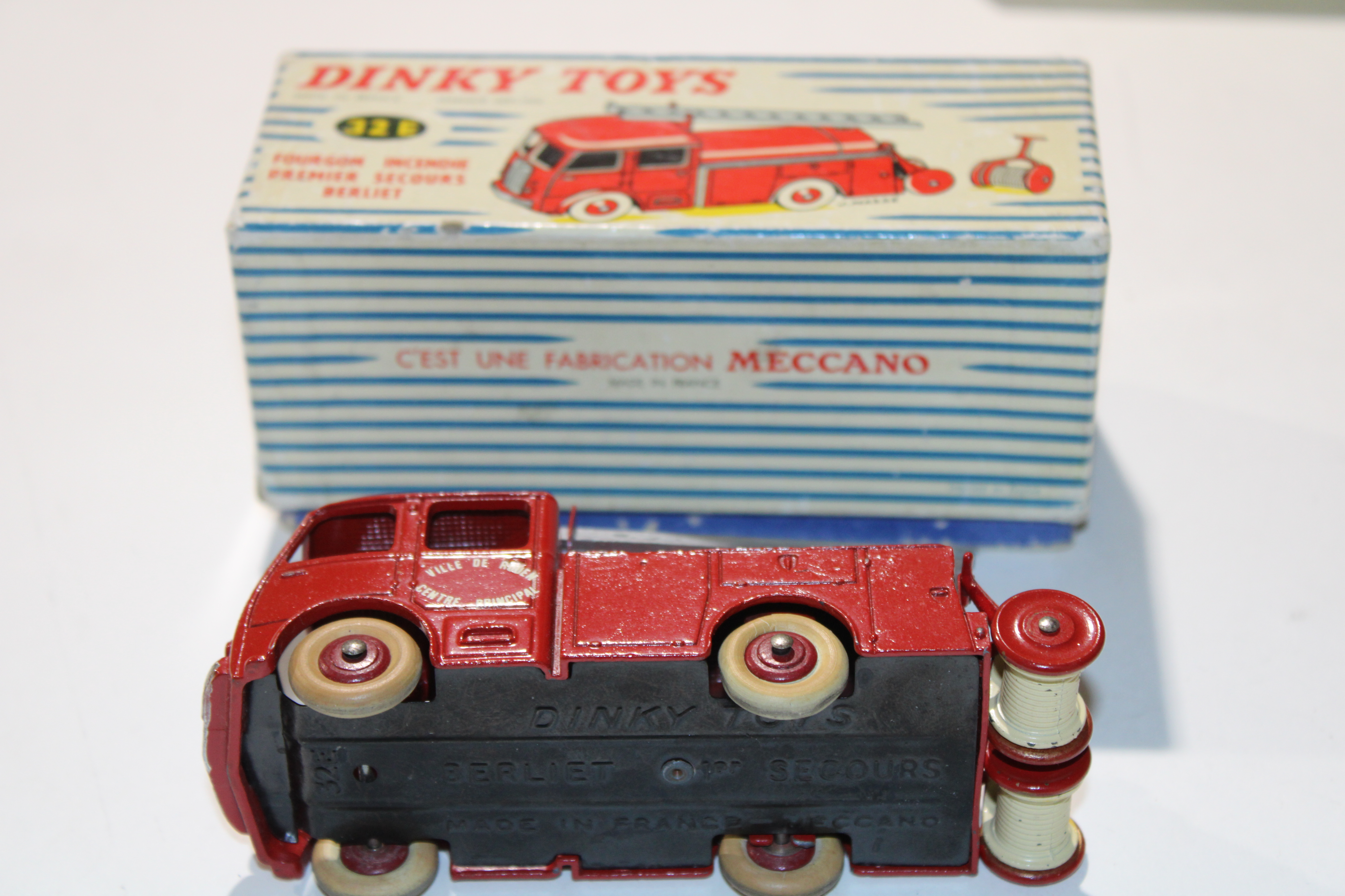 Berliet Fourgon Incendie Dinky Toys 1/43°