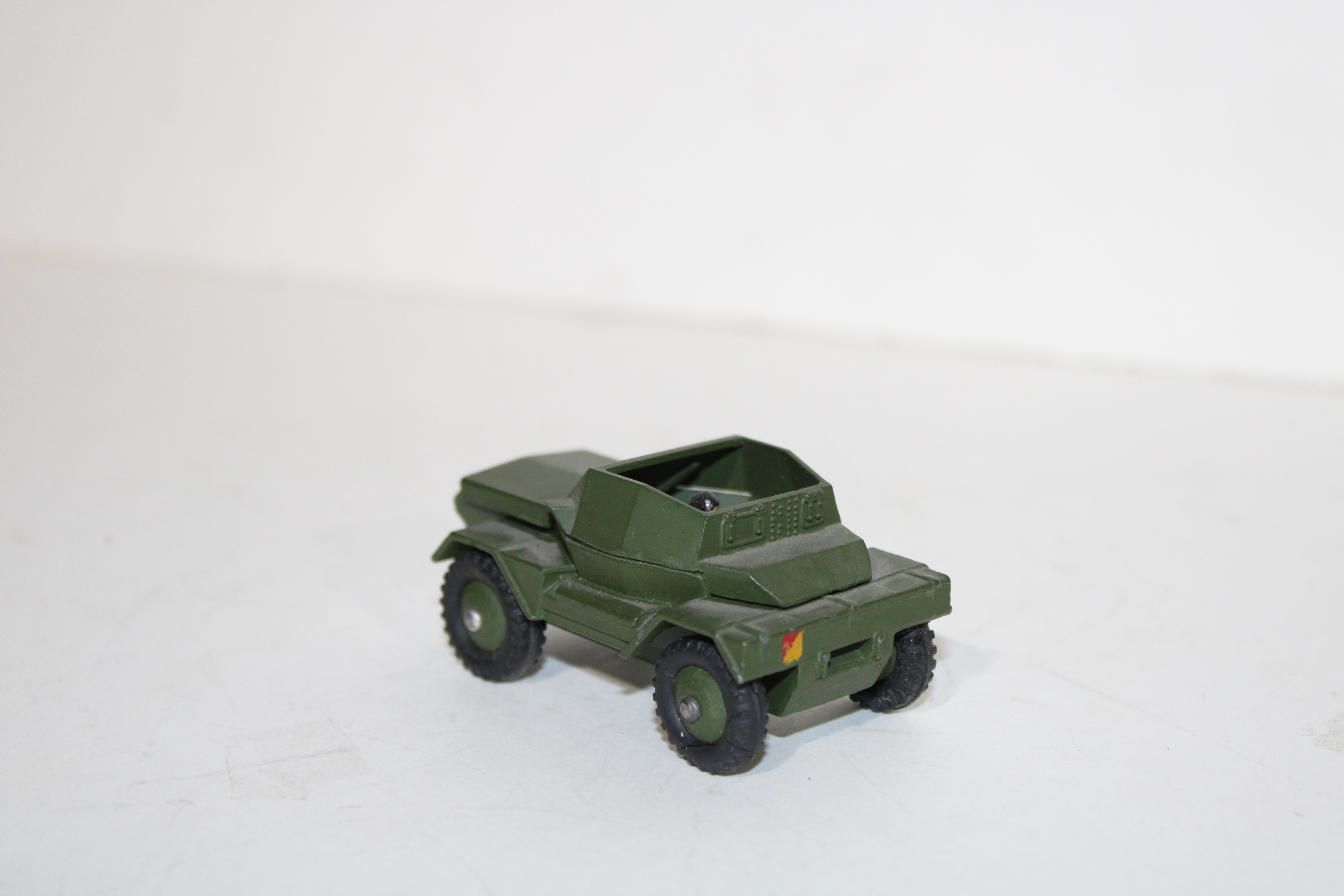 SCOUT CAR DINKY TOYS 1/43