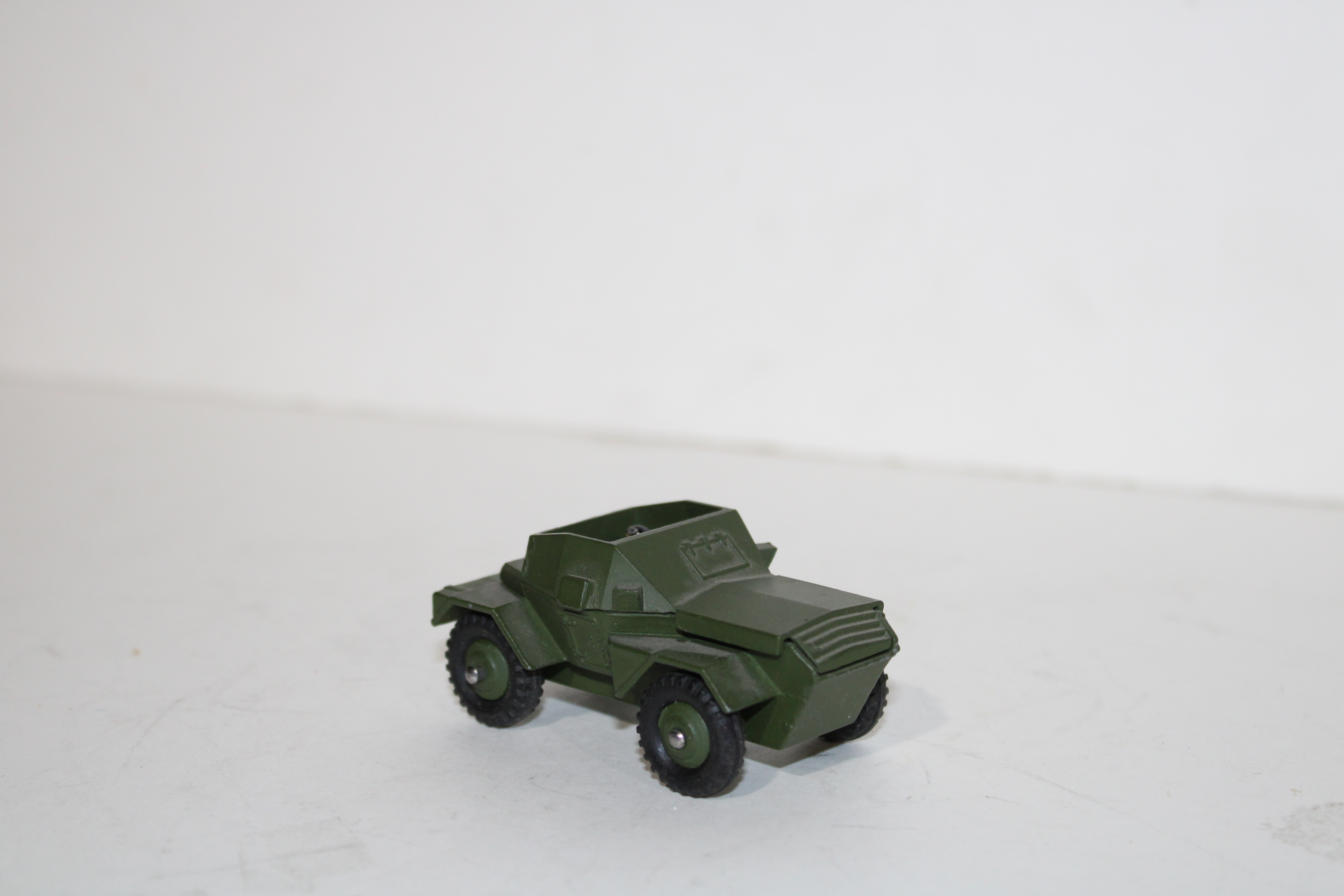 SCOUT CAR DINKY TOYS 1/43