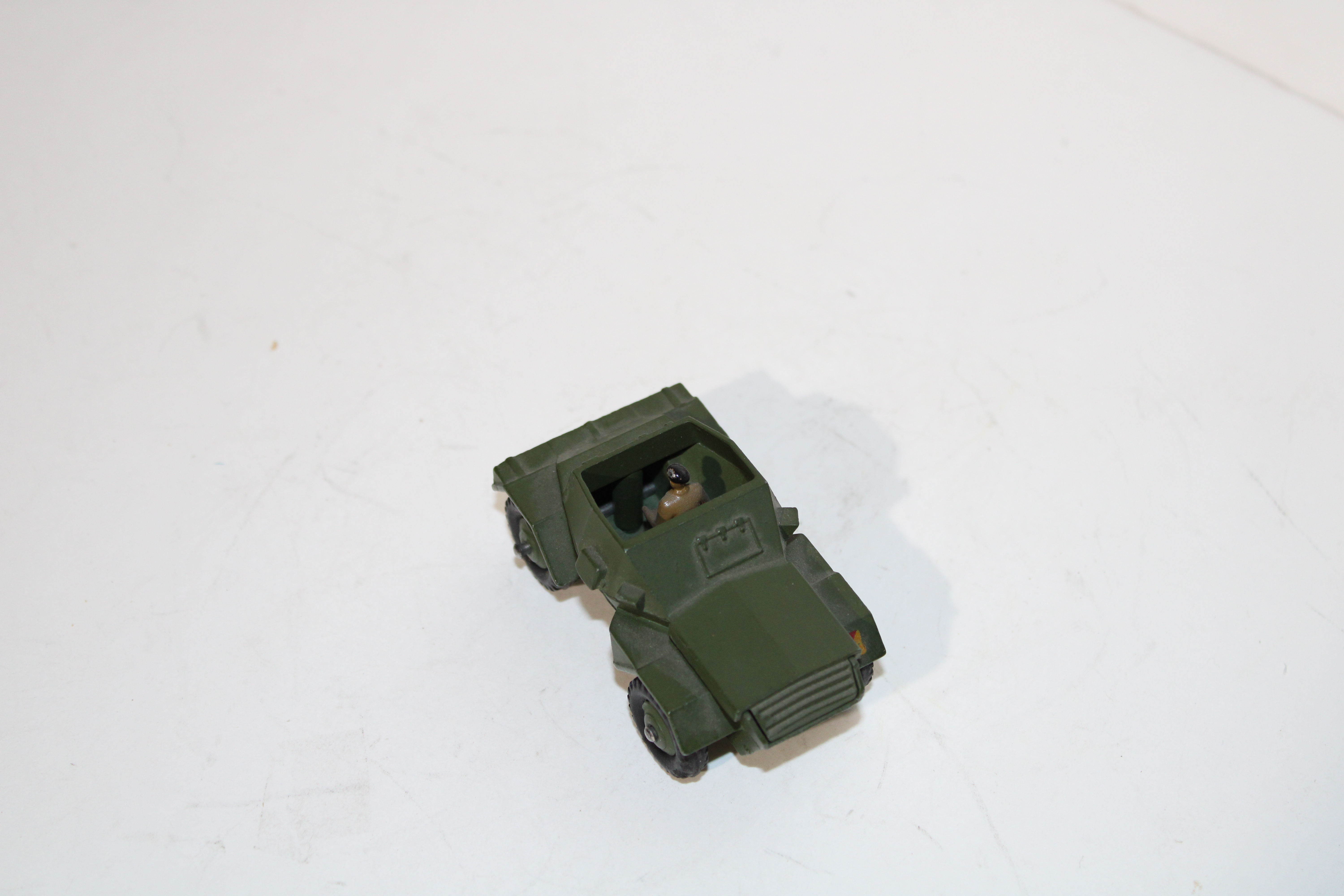 SCOUT CAR DINKY TOYS 1/43