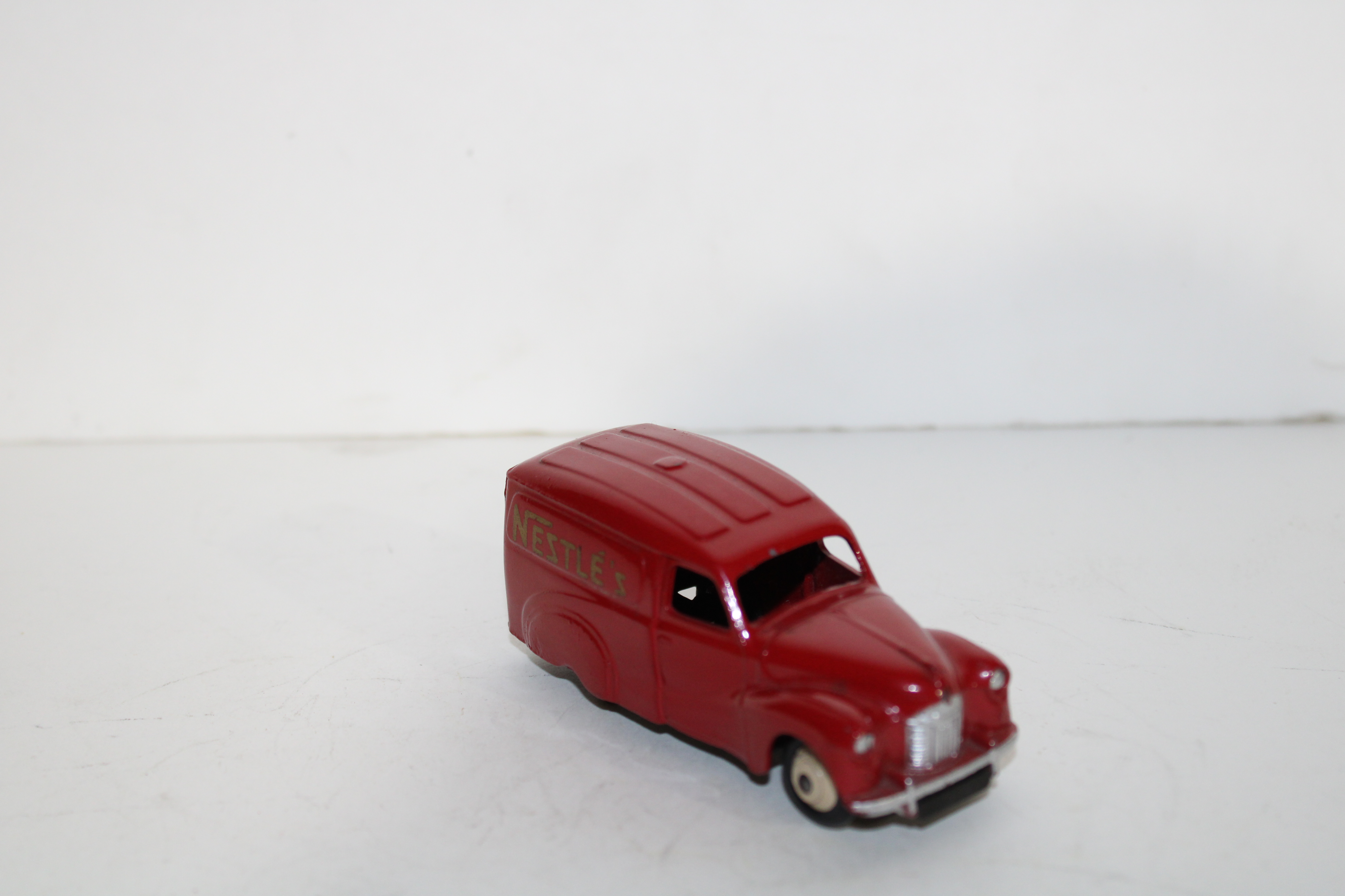 AUSTIN VAN NESTLE  DINKY TOYS 1/43