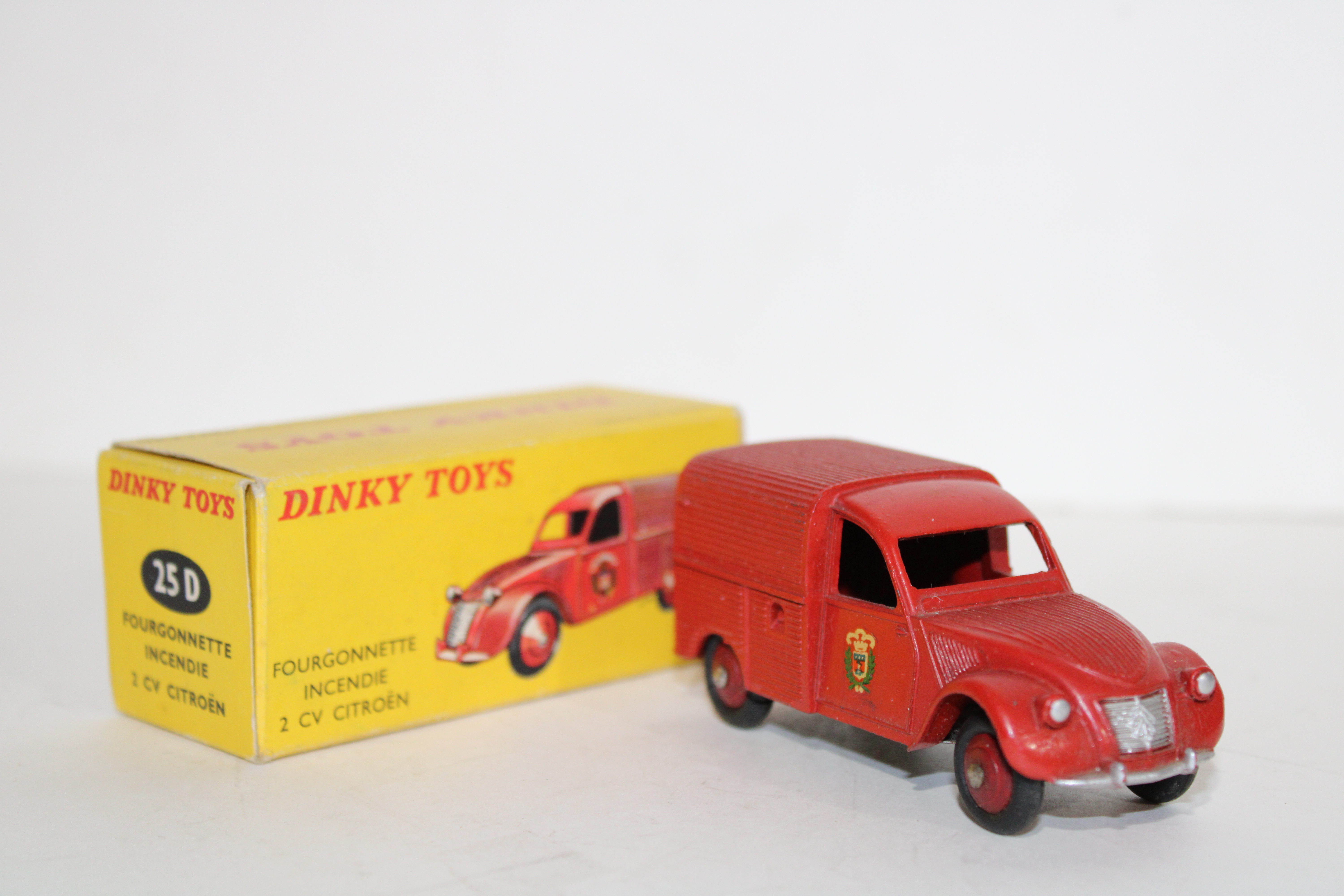 FOURGONNETTE INCENDIE  2 CV CITROEN ROUGE DINKY TOYS 1/43