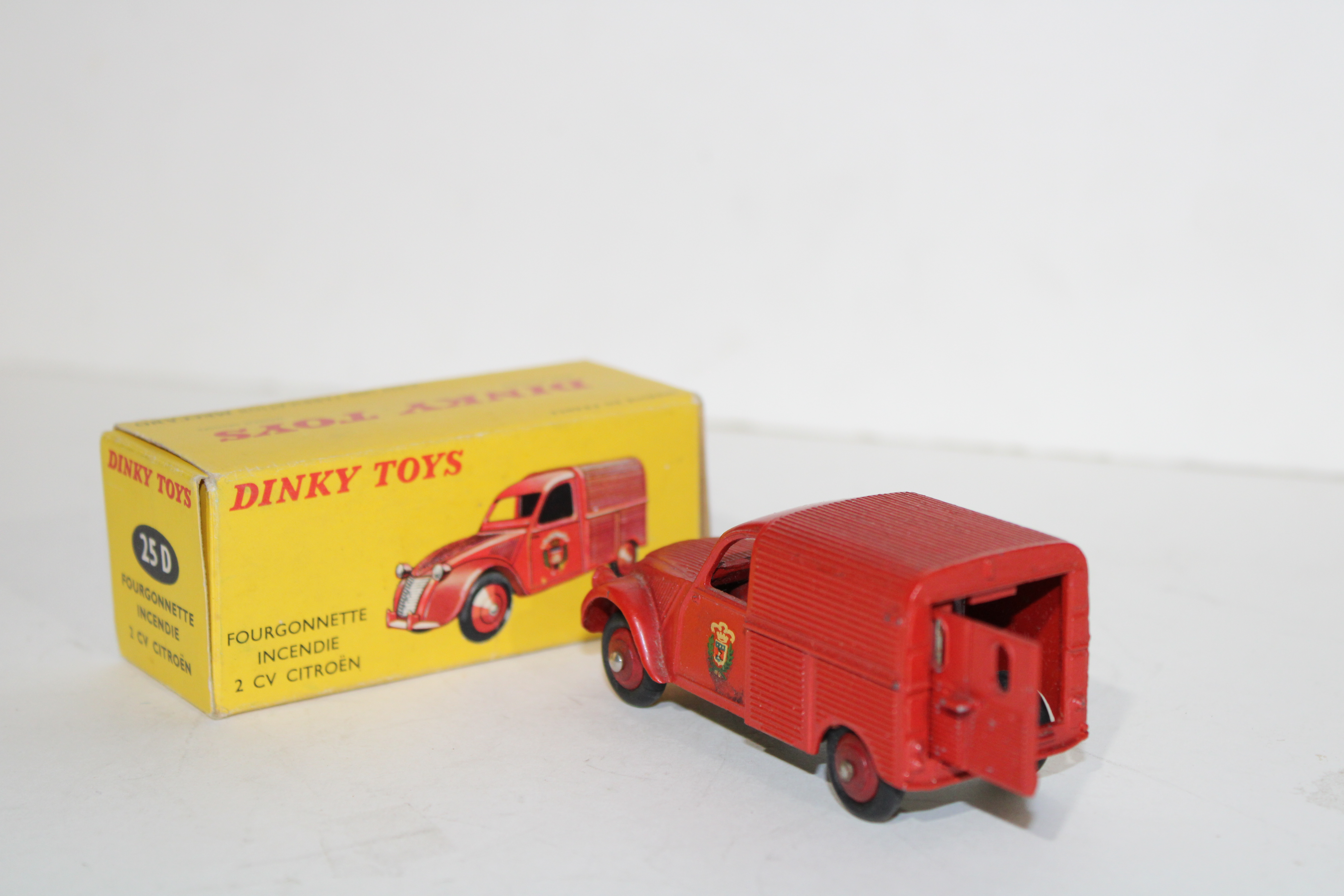 FOURGONNETTE INCENDIE  2 CV CITROEN ROUGE DINKY TOYS 1/43