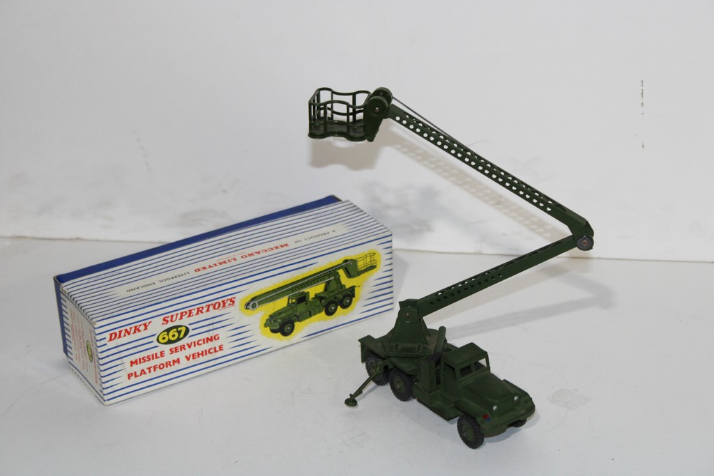 VEHICULE DE SERVICE POUR PORTE-FUSEE DINKY SUPERTOYS 1/43