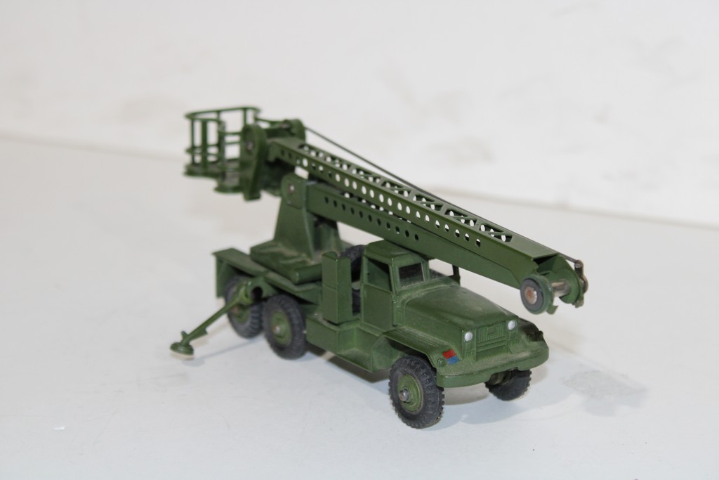 VEHICULE DE SERVICE POUR PORTE-FUSEE DINKY SUPERTOYS 1/43