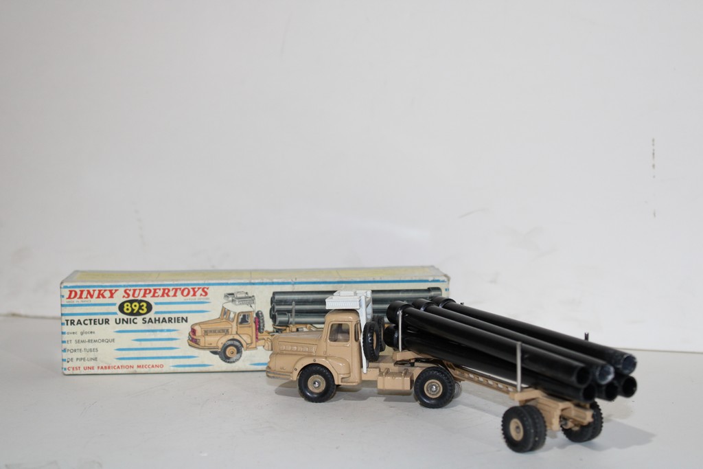 TRACTEUR UNIC SAHARIEN ET SEMI-REMORQUE PORTE-TUBES DINKY SUPERTOYS 1/43