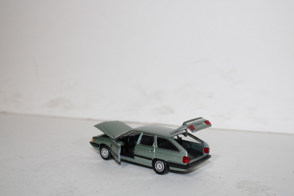 AUDI 100 AVANT SCHABAK 1/43