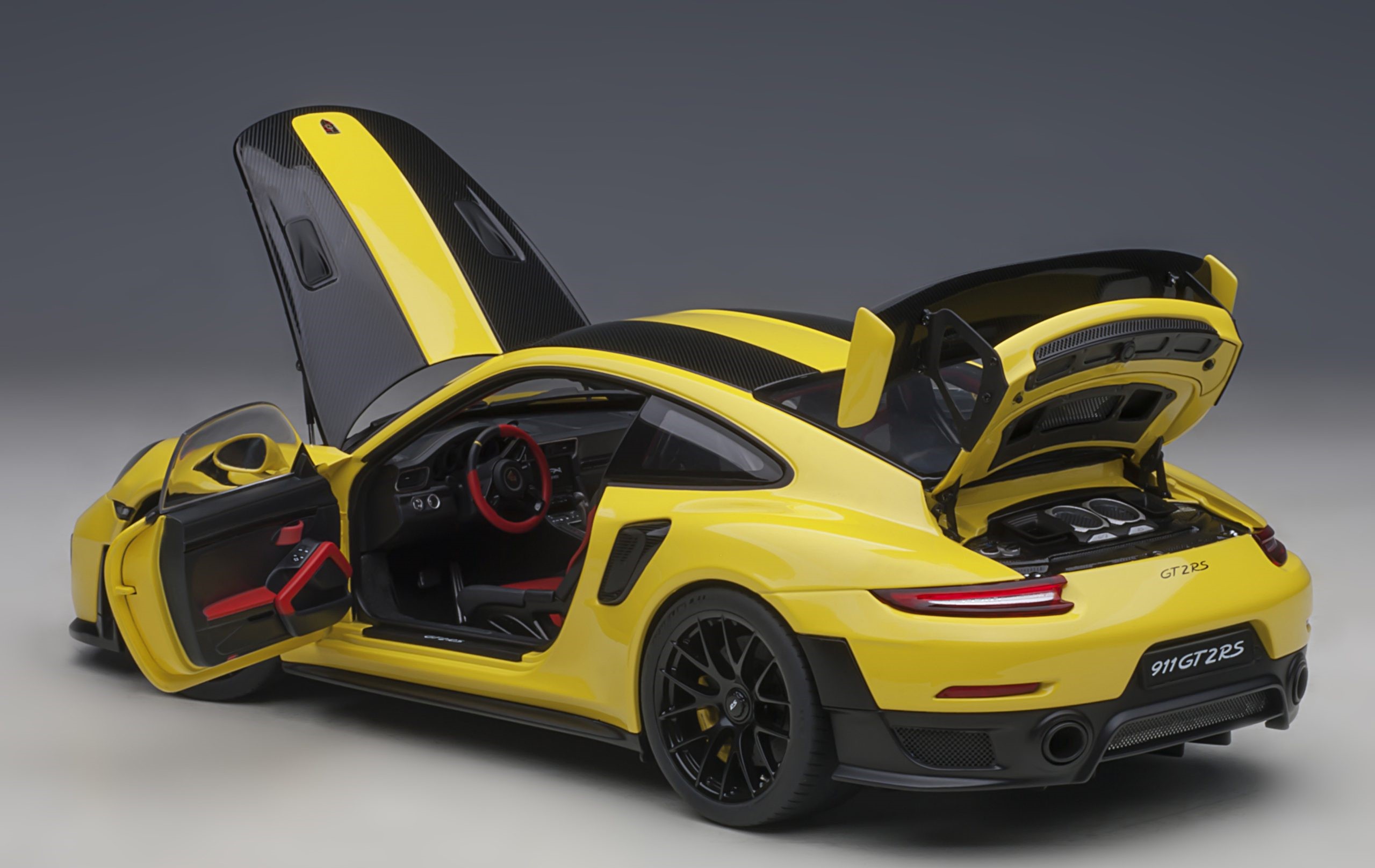 PORSCHE 911 GT2 RS JAUNE AUTOART 1/18°