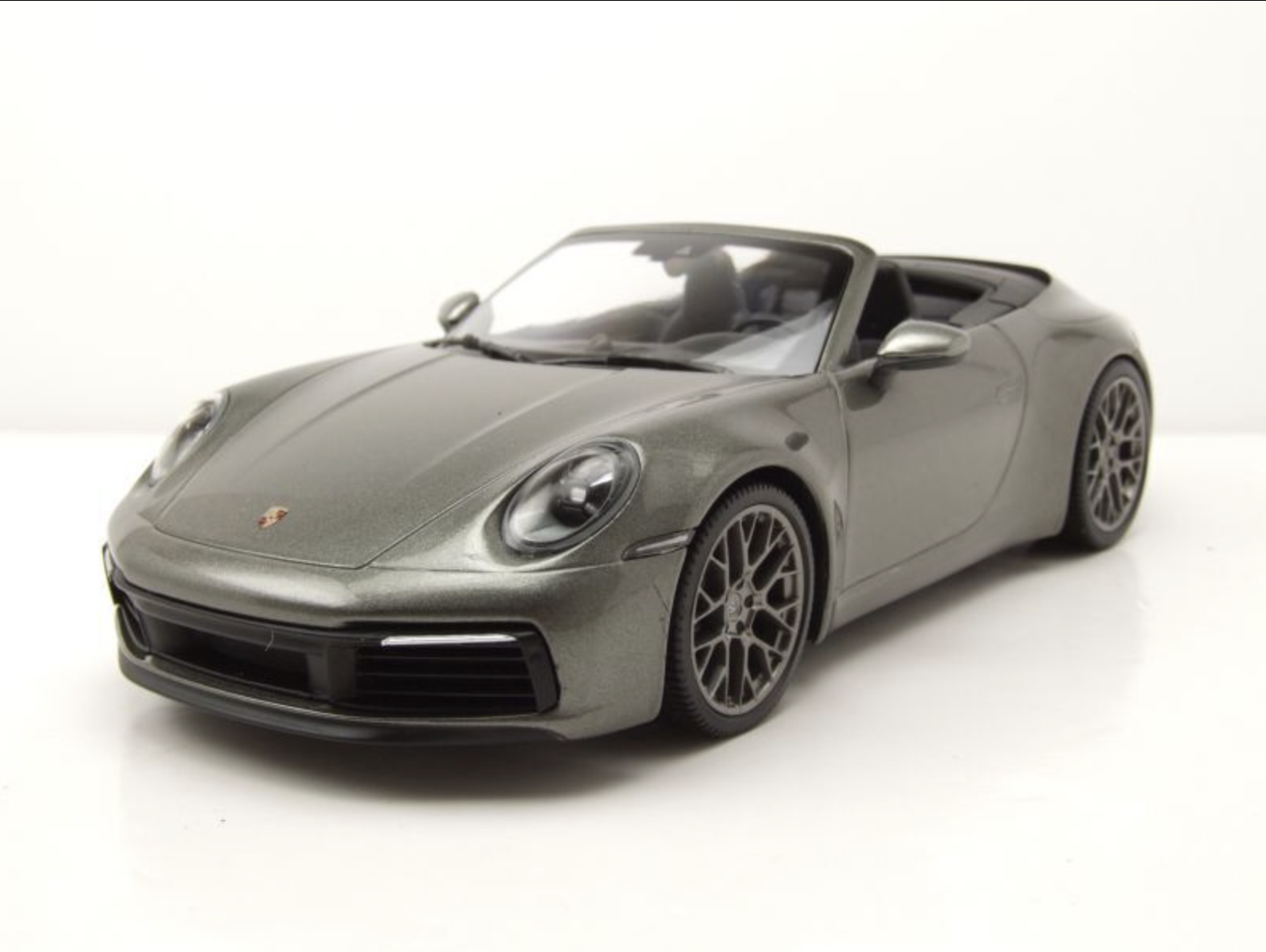 PORSCHE 911 CARRERA 4S CABRIOLET GRIS 2019 MINICHAMPS 1/18°