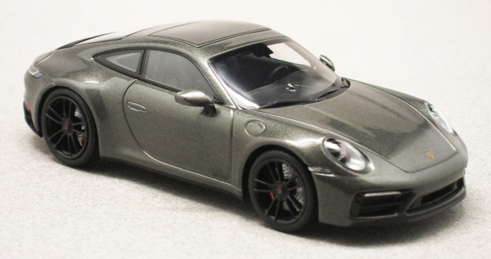 PORSCHE 911 992 CARRERA 4 GTS GRIS-VERT AVENTURE MINICHAMPS 1/43°