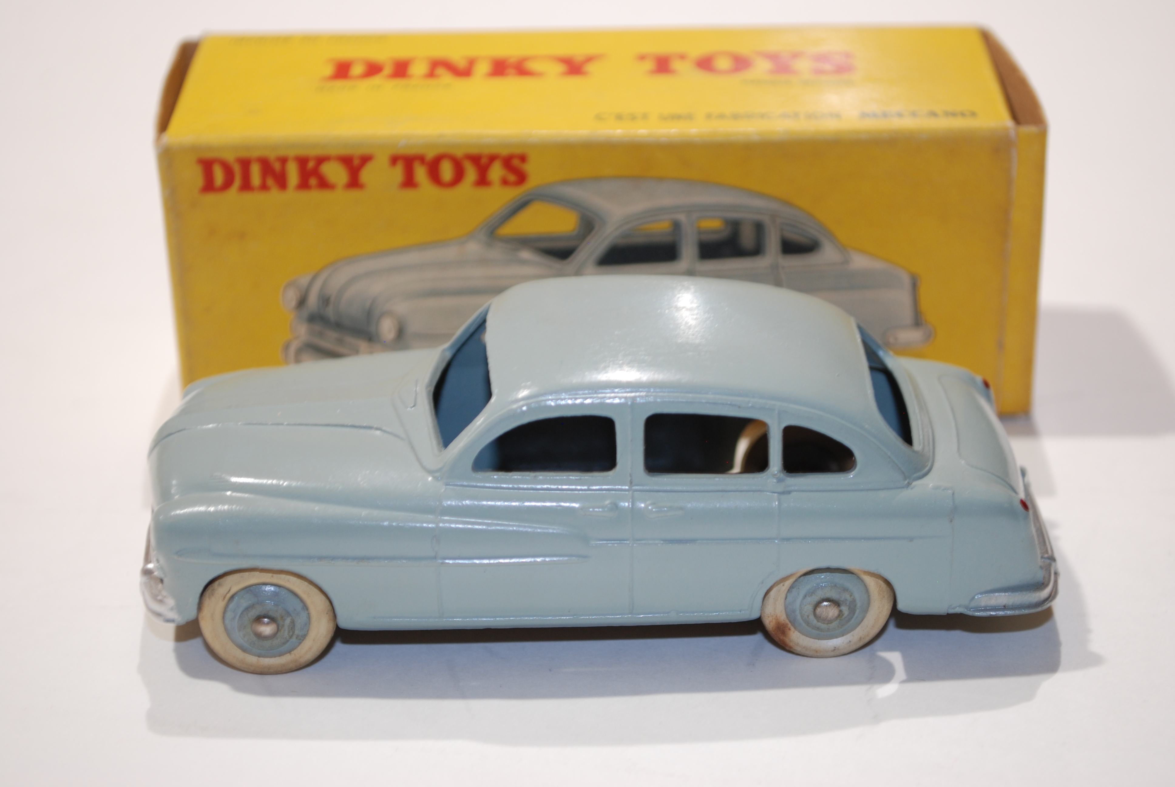 FORD VEDETTE DINKY TOYS 1/43°