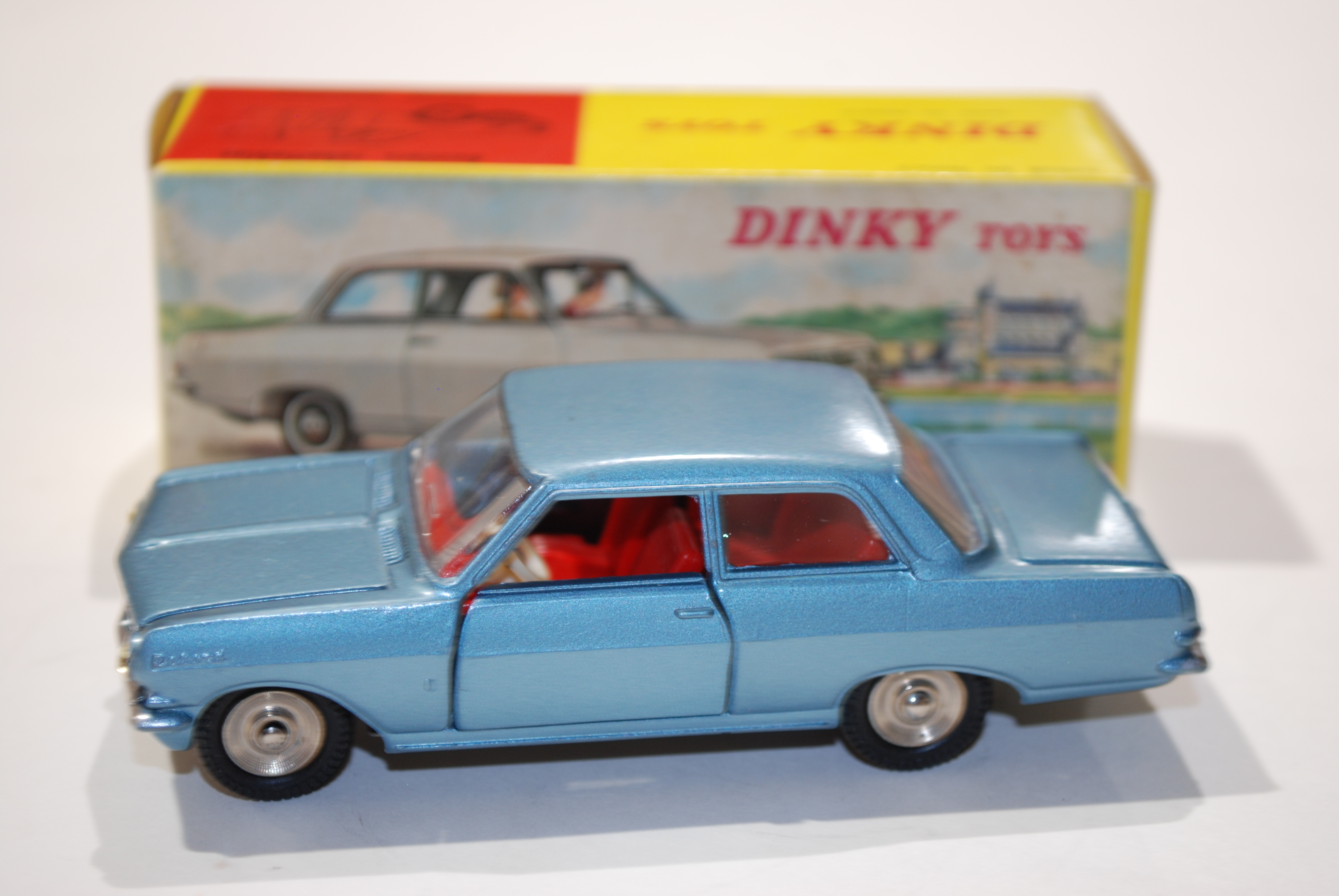 OPEL REKORD DINKY TOYS 1/43°