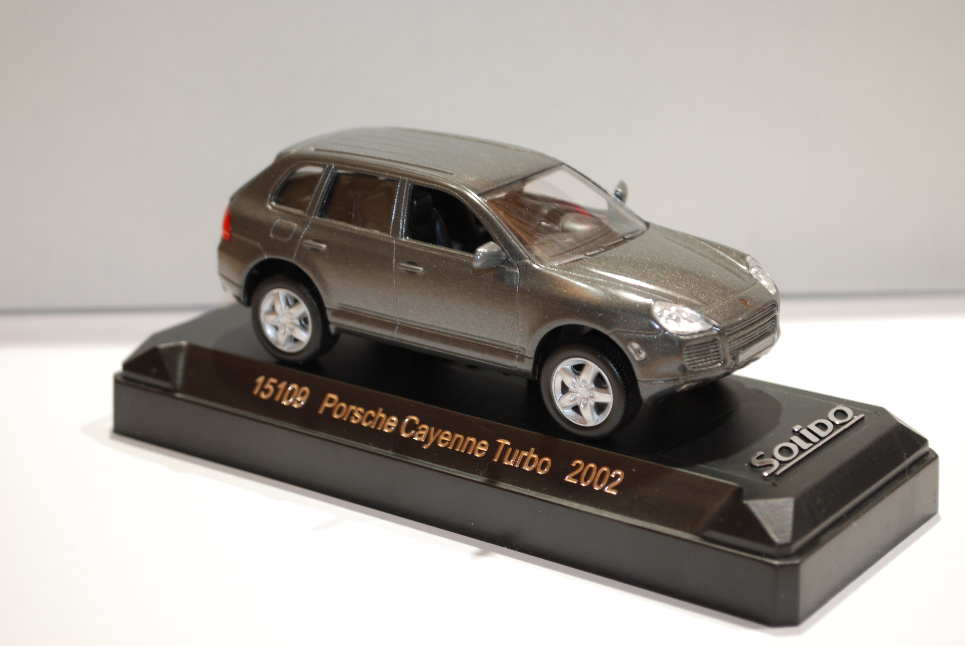 PORSCHE CAYENNE TURBO 2002 SOLIDO 1/43°