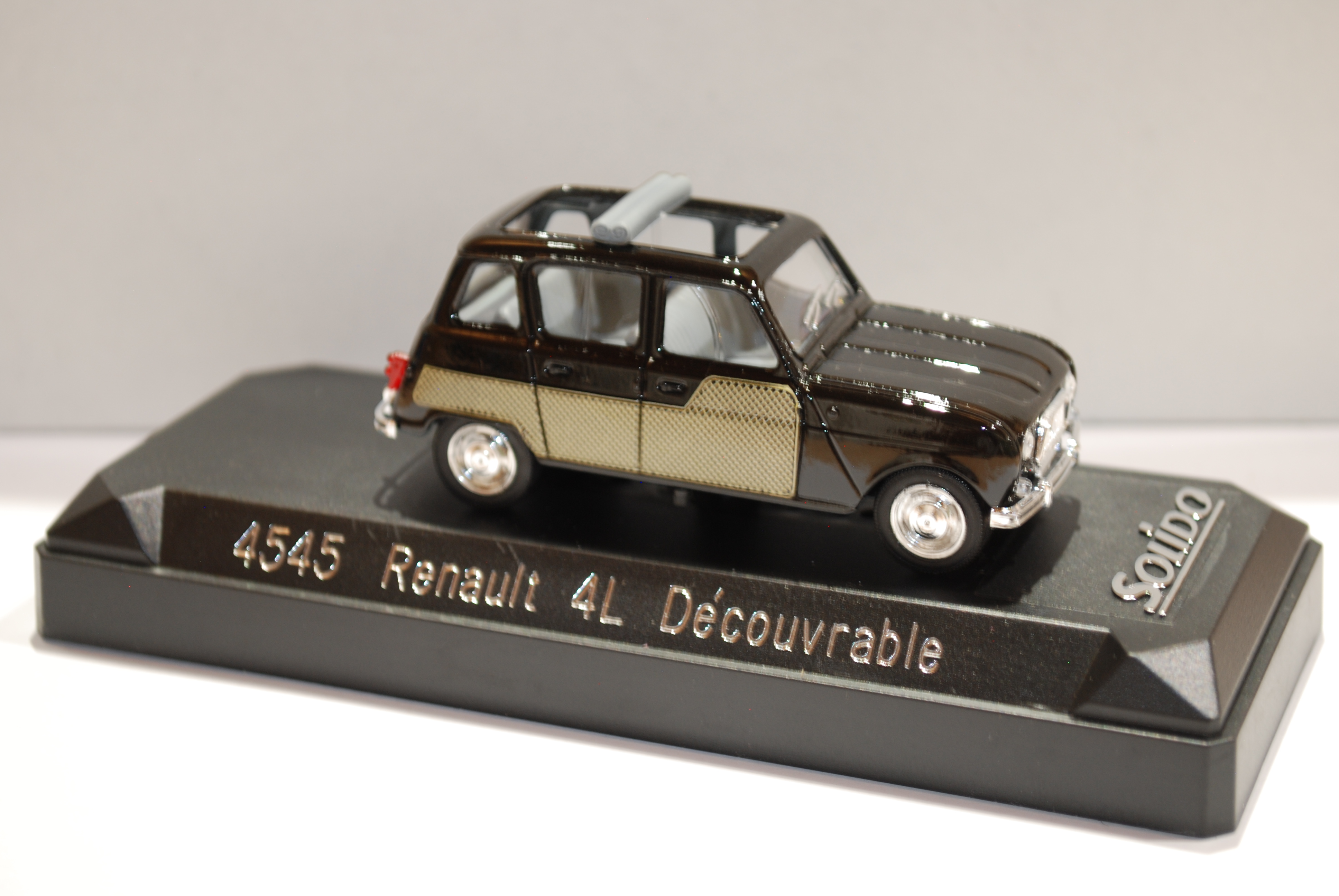 RENAULT 4L DÉCOUVRABLE SOLIDO 1/43°