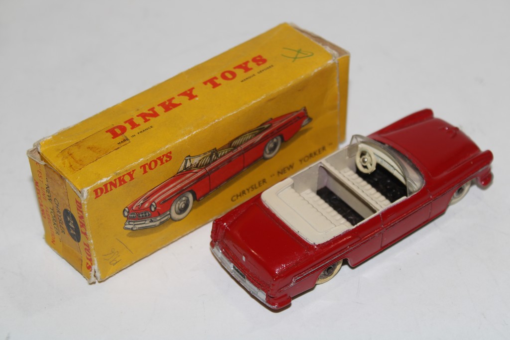 CHRYSLER NEW YORKER ROUGE 1955 DINKY TOYS 1/43°