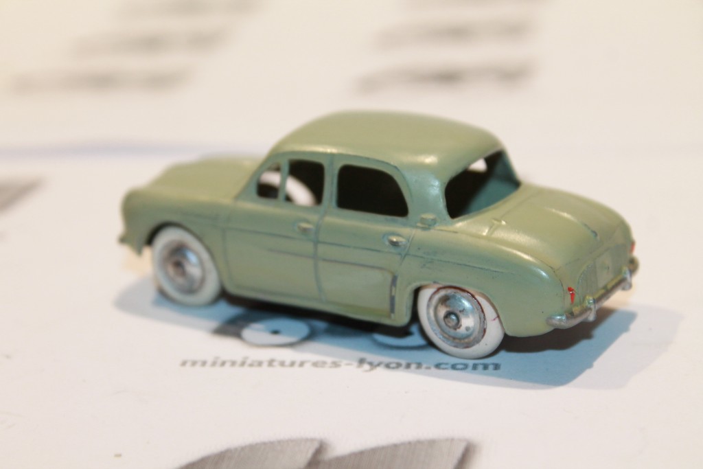 RENAULT DAUPHINE BEIGE CIJ 1/43°