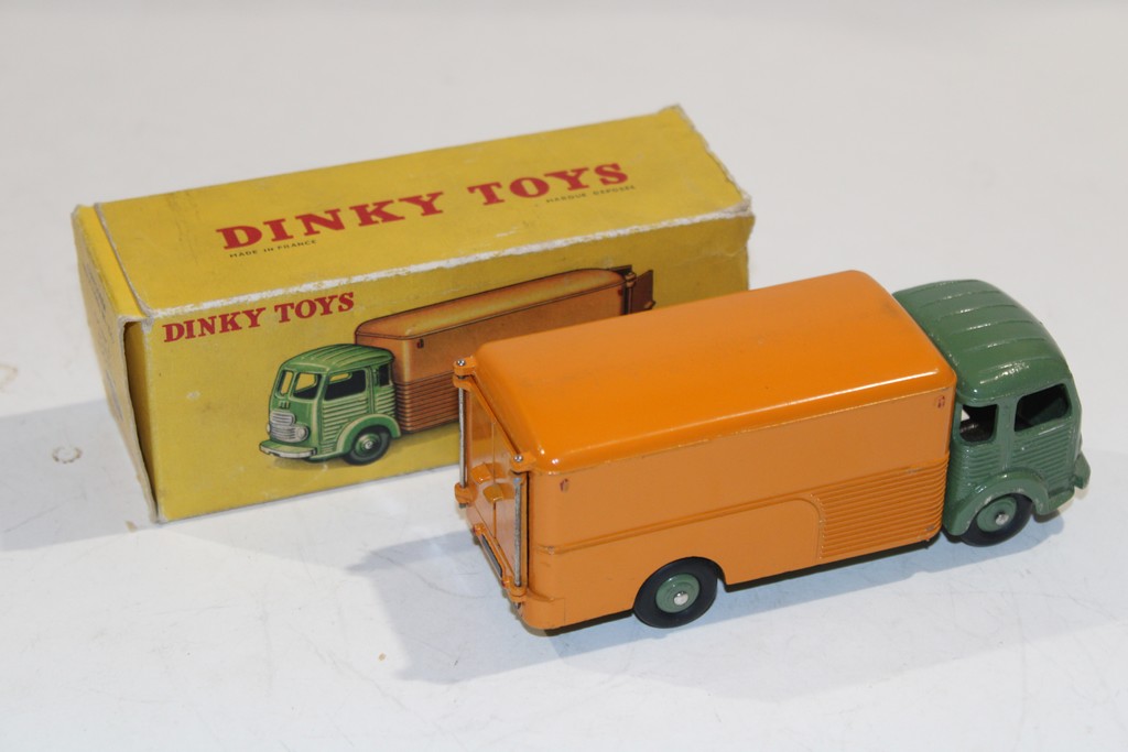 FOURGON SIMCA CARGO 1958 DINKY TOYS 1/50°