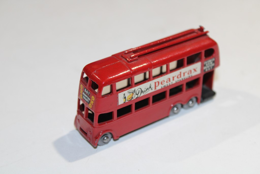 BUS PEARDRIX LONDON TROLLEY BUS 1960 LESNEY 1/87°