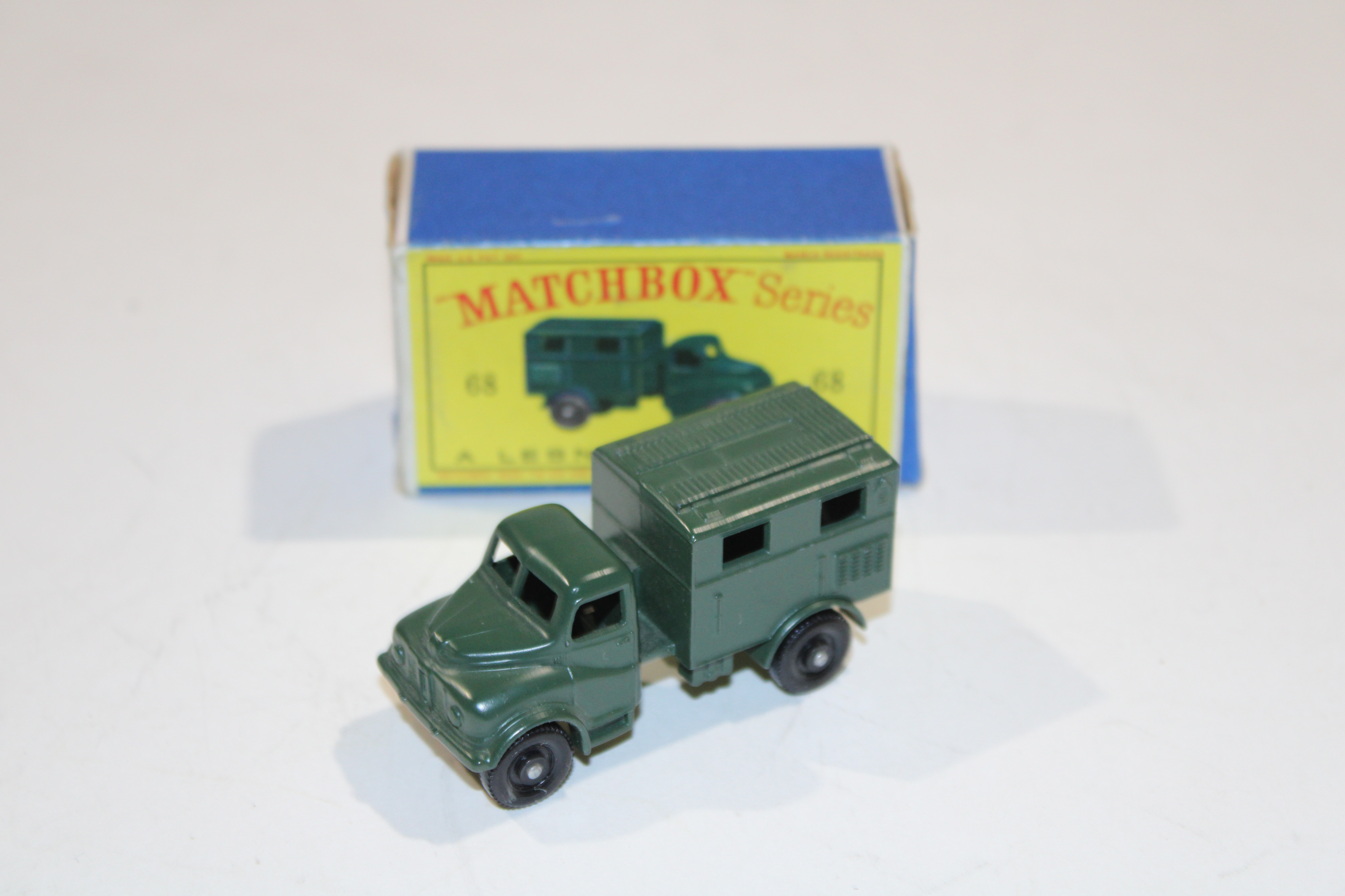 ARMY WIRELESS TRUCK MATCHBOX 1/66°