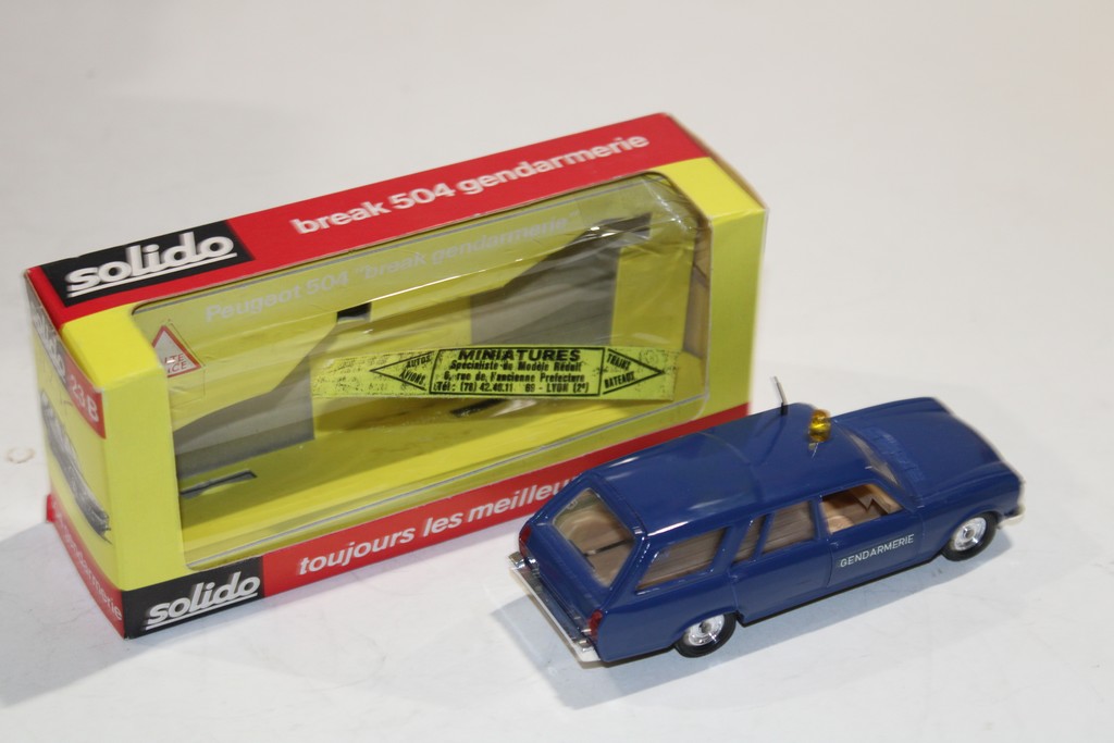 PEUGEOT 504 BREAK GENDARMERIE SOLIDO 1/43°