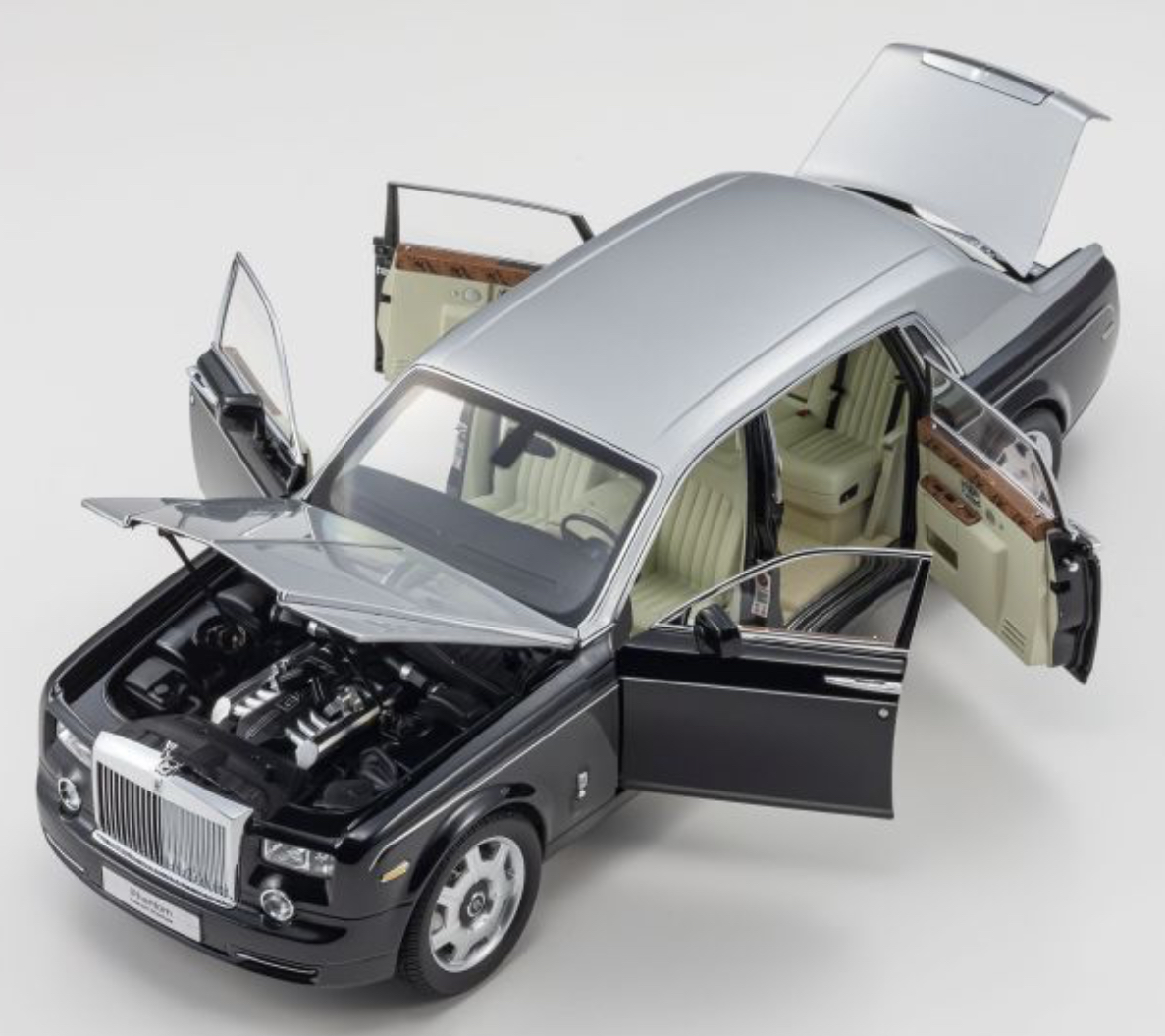 ROLLS-ROYCE PHANTOM EWB NOIR KYOSHO 1/18°