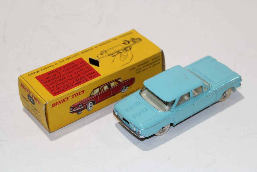 CHEVROLET CORVAIR BLEU 1960 DINKY TOYS 1/43°