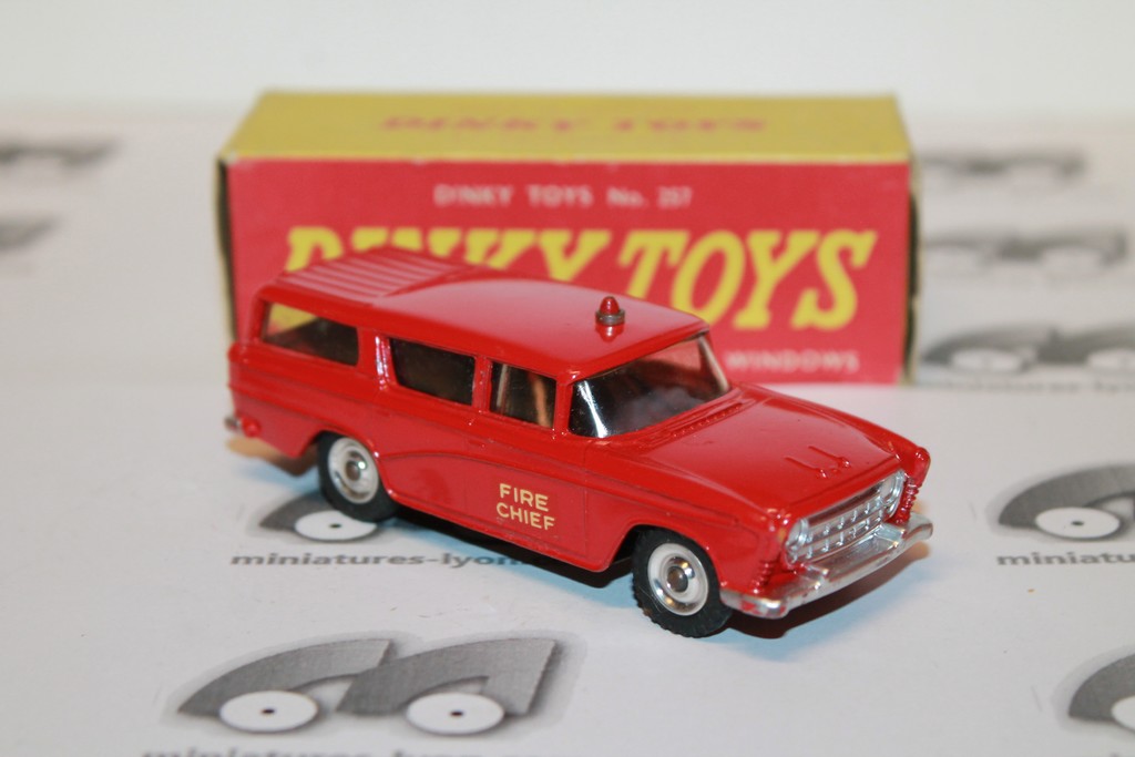 NASH RAMBLER CANADIAN FIRE CHIEF'S CAR DINKY TOYS 1/43°