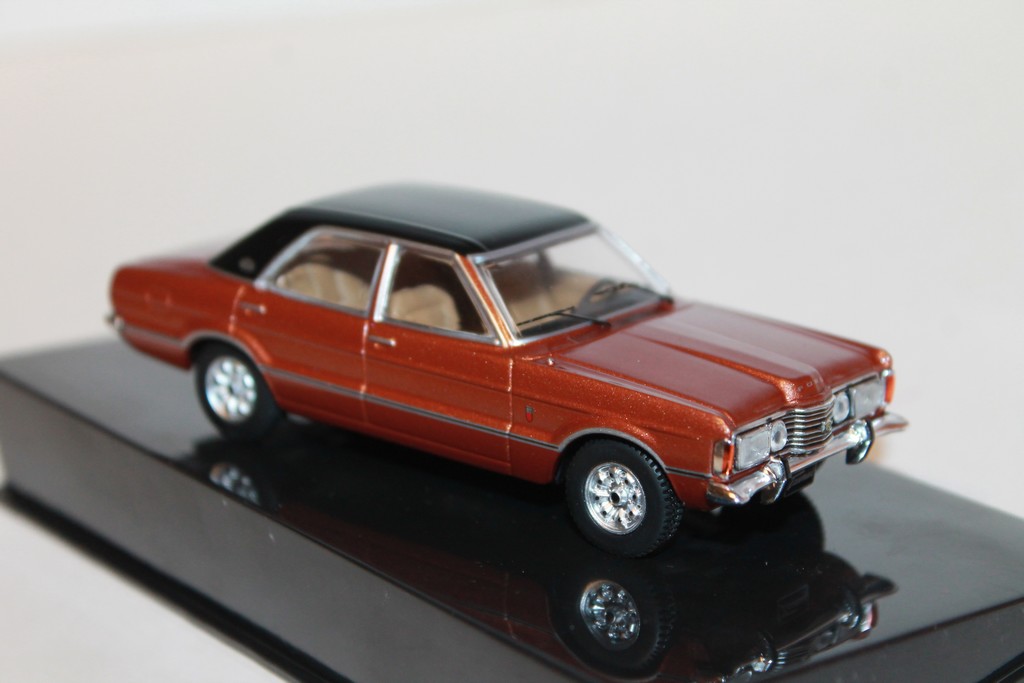 FORD TAUNUS GLX 1973 MARRON IXO 1/43°