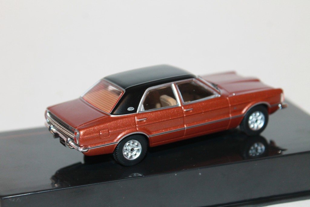 FORD TAUNUS GLX 1973 MARRON IXO 1/43°