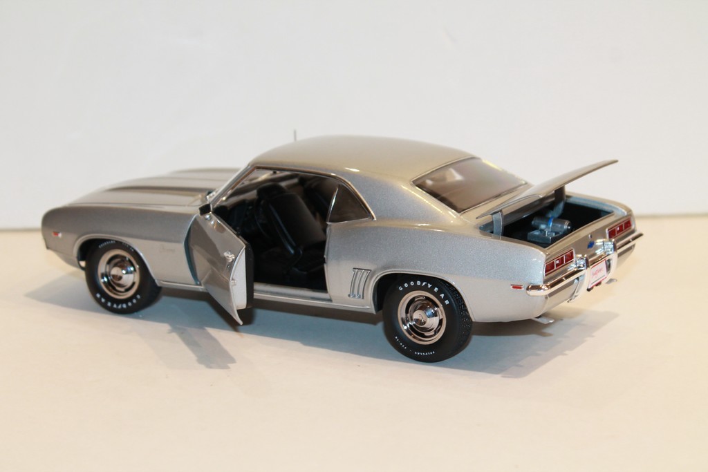 CHEVROLET CAMARO ZL1 1969 GRISE HIGHWAY 61 1/18°