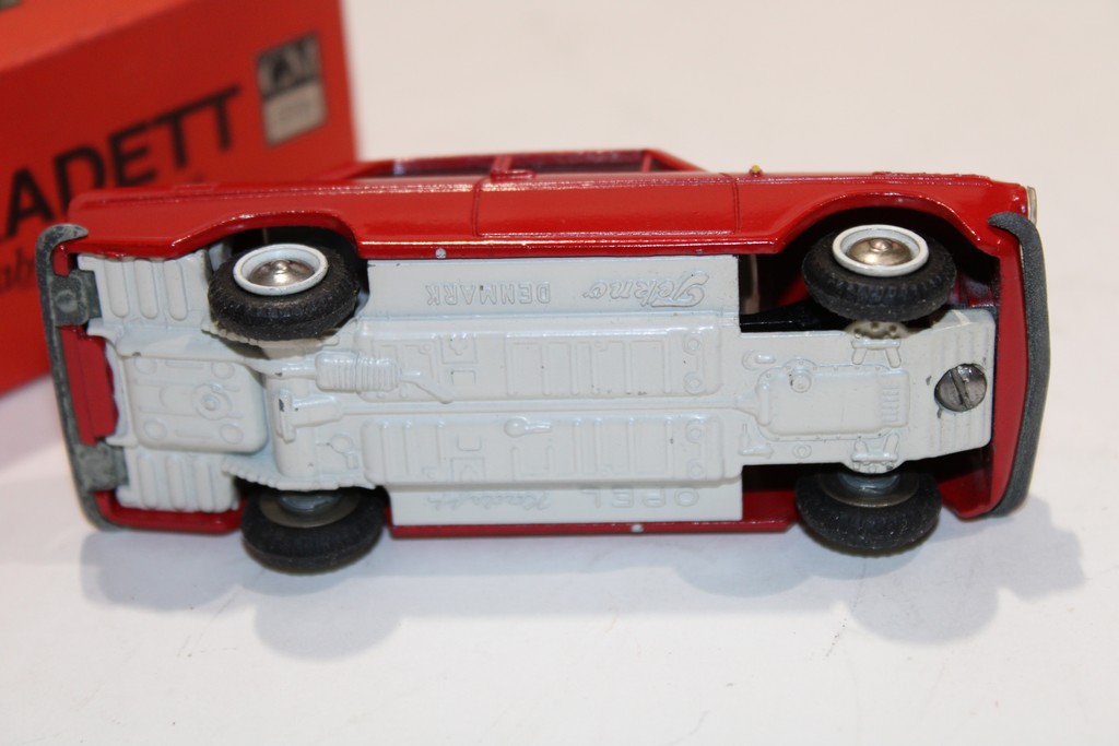 OPEL KADETT ROUGE 1962 TEKNO 1/43°