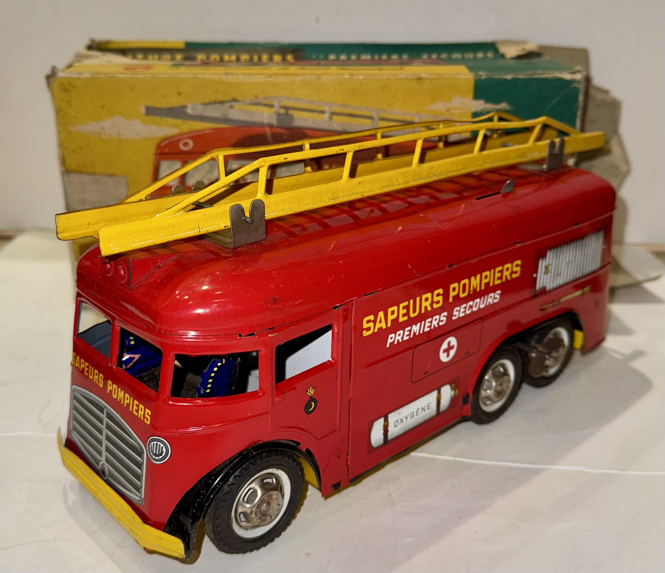 VOITURE POMPIERS PREMIERS SECOURS JOUSTAR 1/20