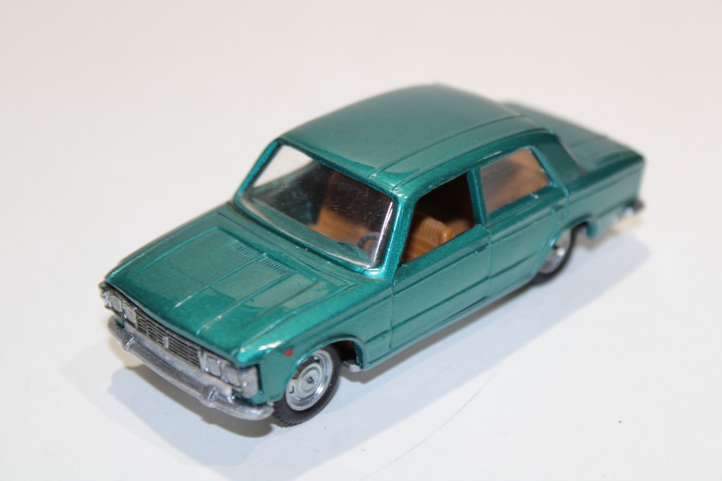 FIAT 125 VERT 1967 POLITOYS 1/43°