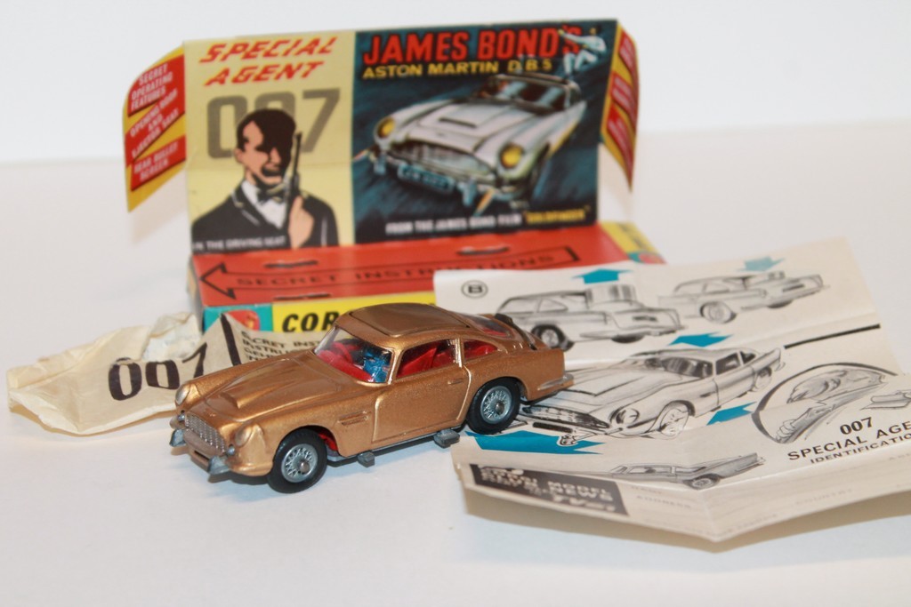 ASTON MARTIN DB5 JAMES BOND GOLDFINGER 1964 CORGI TOYS 1/43°