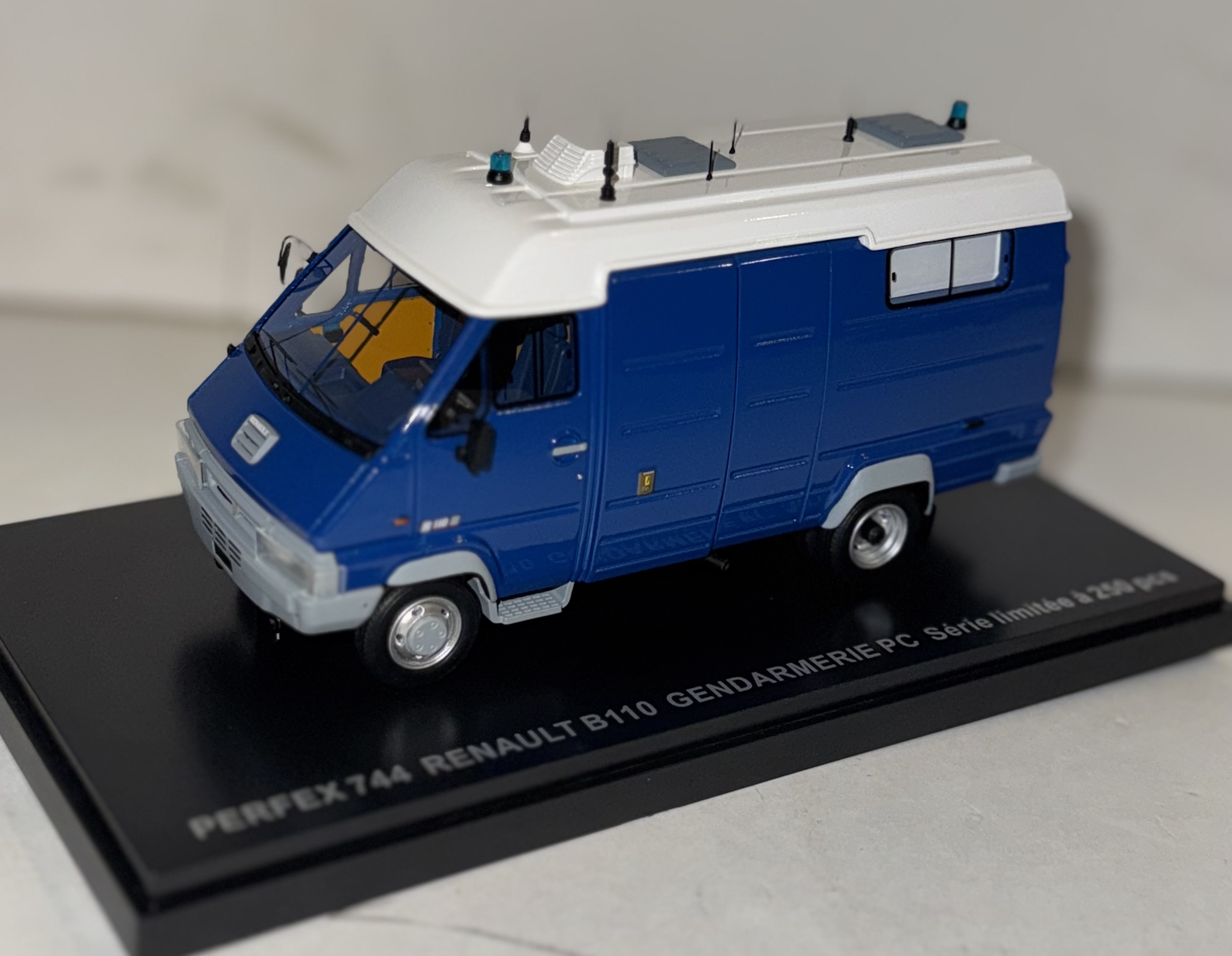 RENAULT B110 GENDARMERIE PERFEX 1/43°