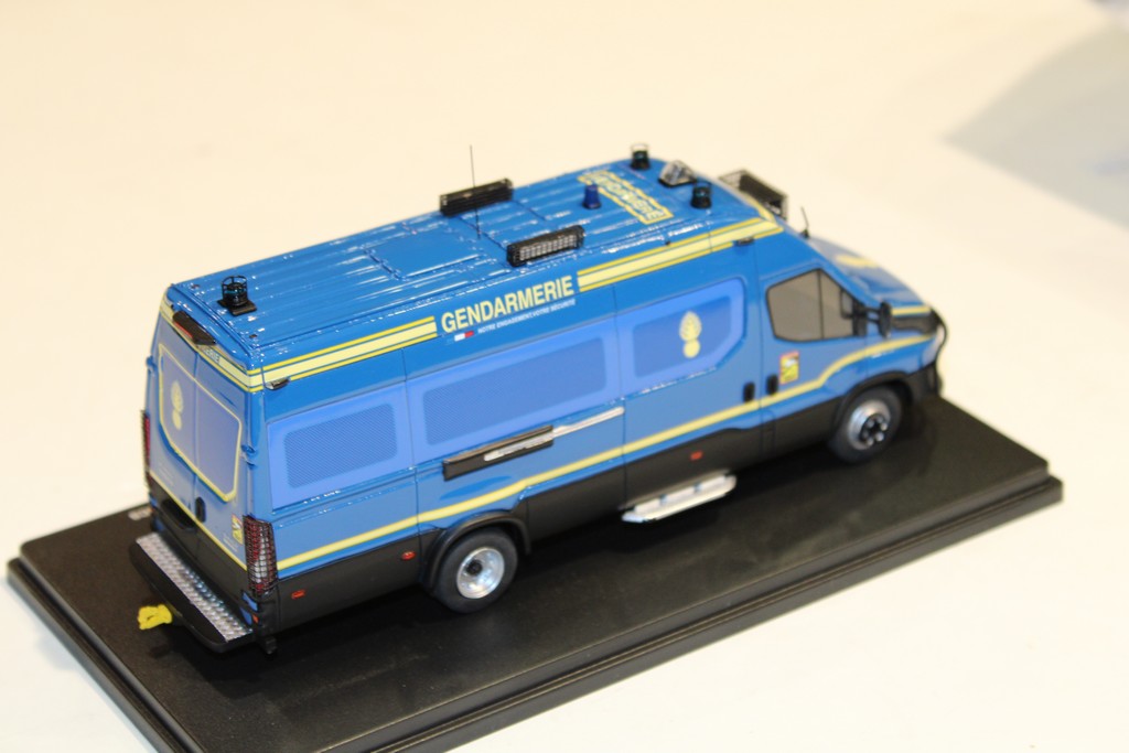 IVECO DAILY LONG GRUAU 2023 GENDARMERIE VMG SÉRIE LIMITÉE 300 PCS - PERFEX 1/43