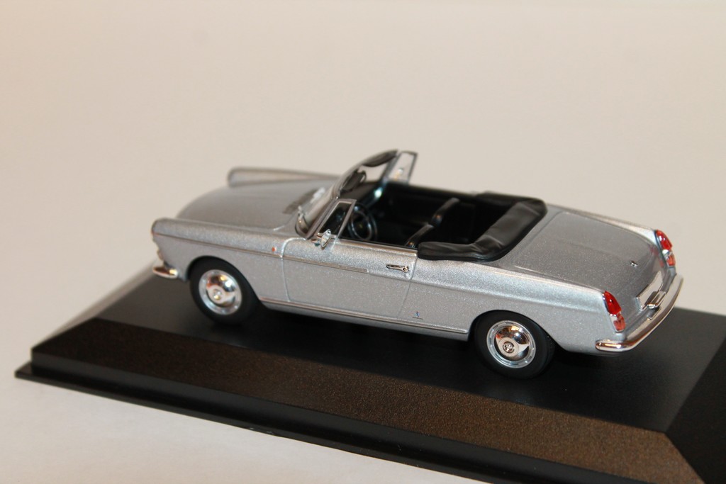 PEUGEOT 404 CABRIOLET ARGENT 1962 MAXICHAMPS 1/43°