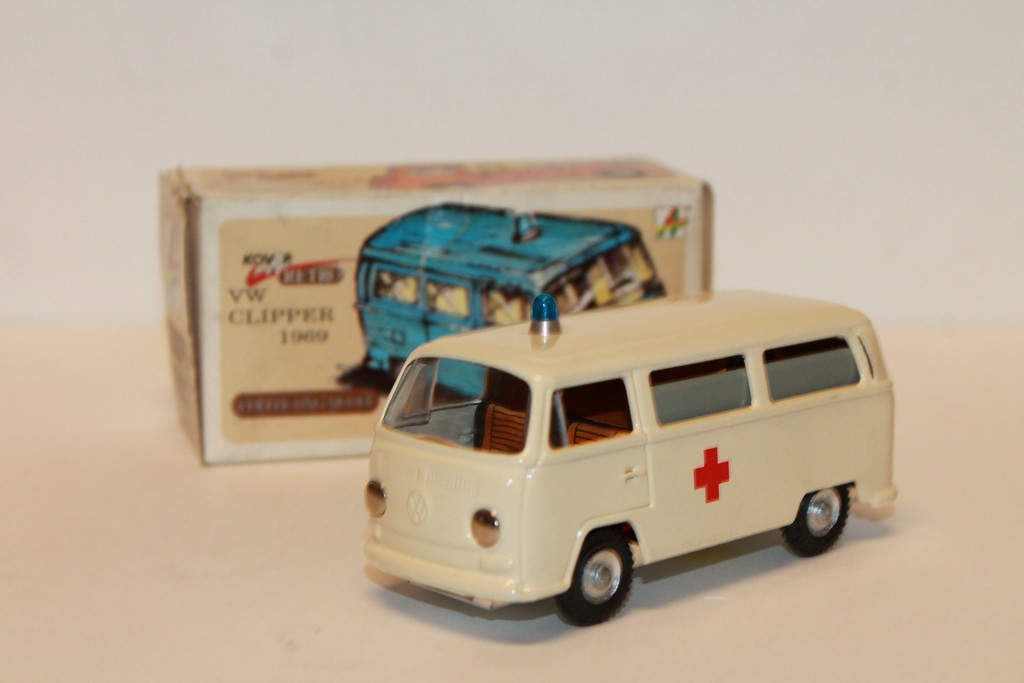 VW COMBI AMBULANCE 1975 CKO 1/36°