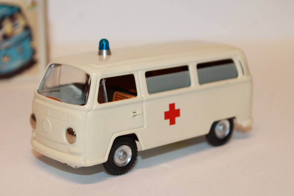 VW COMBI AMBULANCE 1975 CKO 1/36°