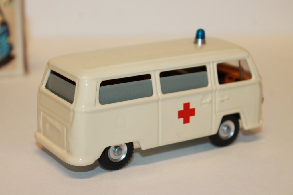 VW COMBI AMBULANCE 1975 CKO 1/36°