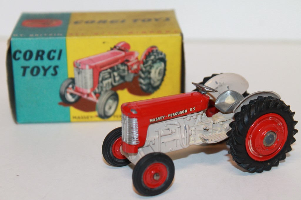 MASSEY FERGUSON 65 TRACTOR CORGI TOYS 1/43°